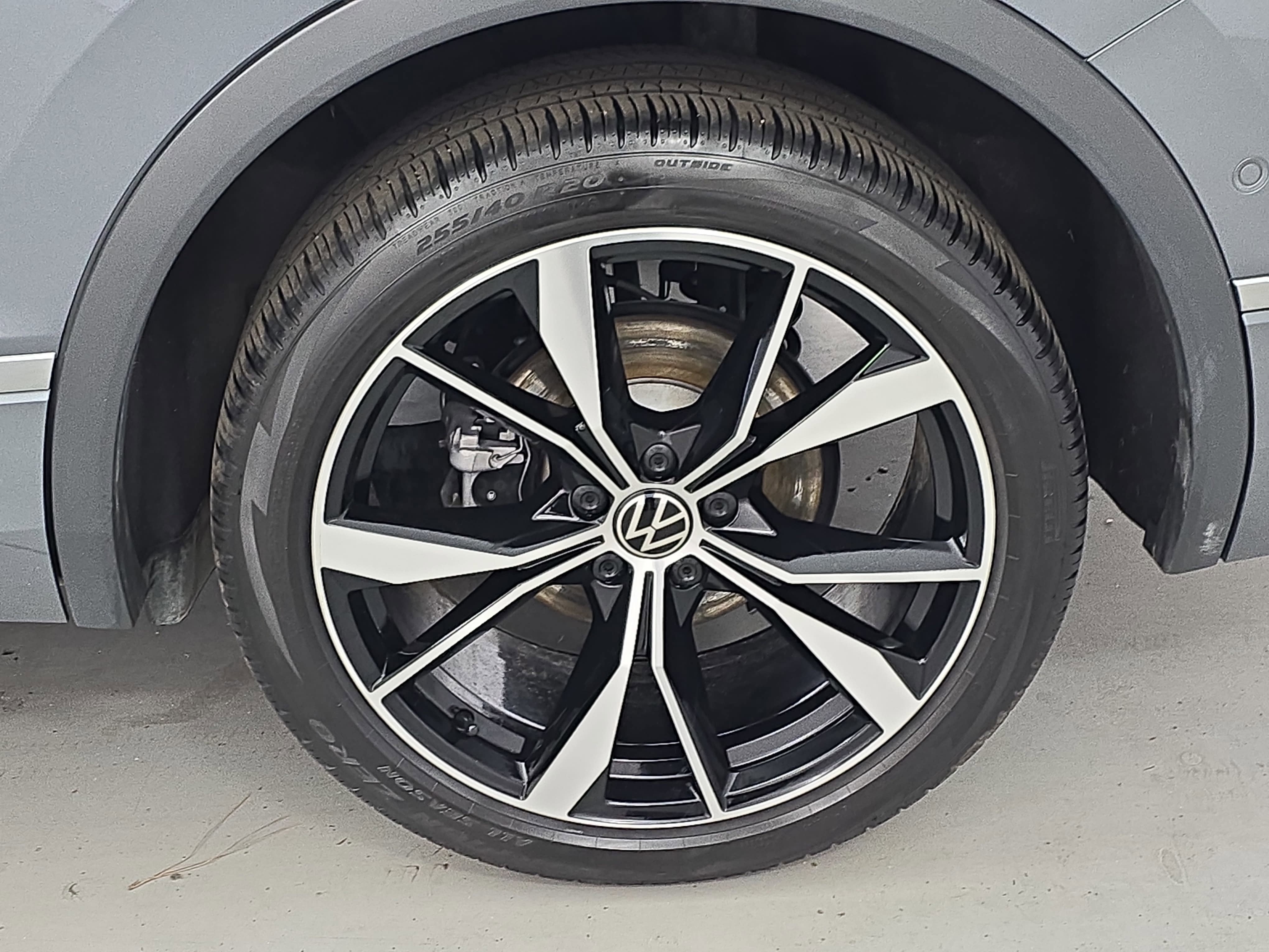 2024 Volkswagen Tiguan SEL R-Line