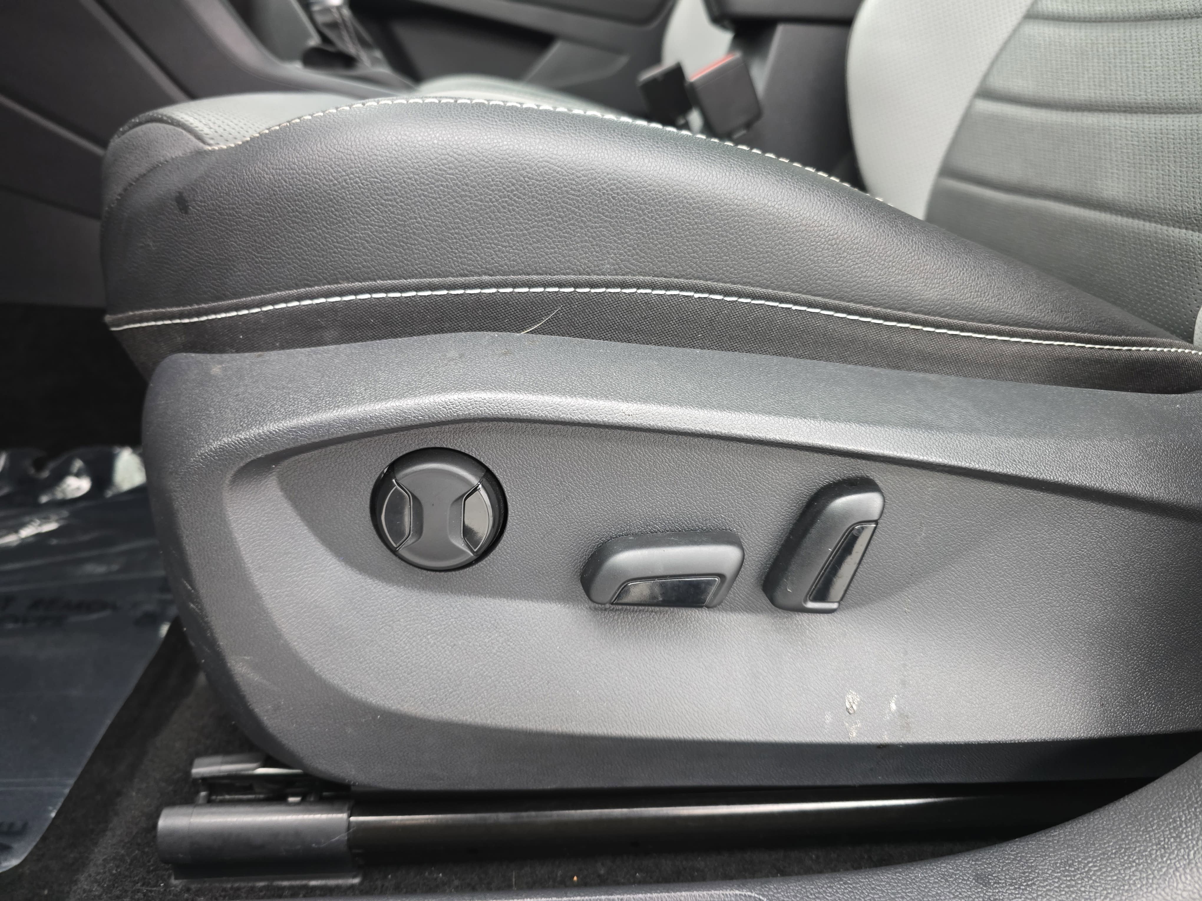 2023 Volkswagen Taos SEL