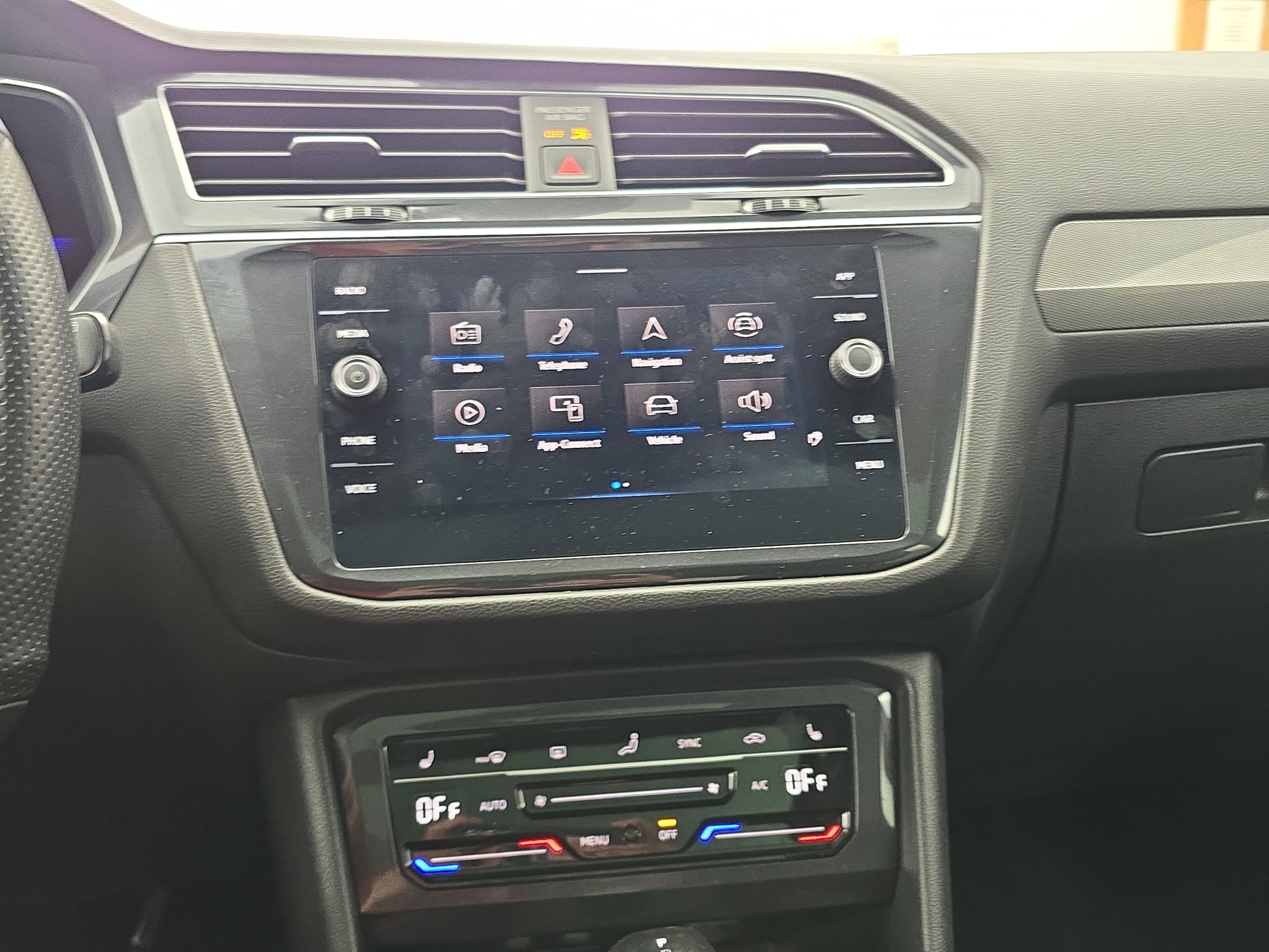 2024 Volkswagen Tiguan SE R-Line Black