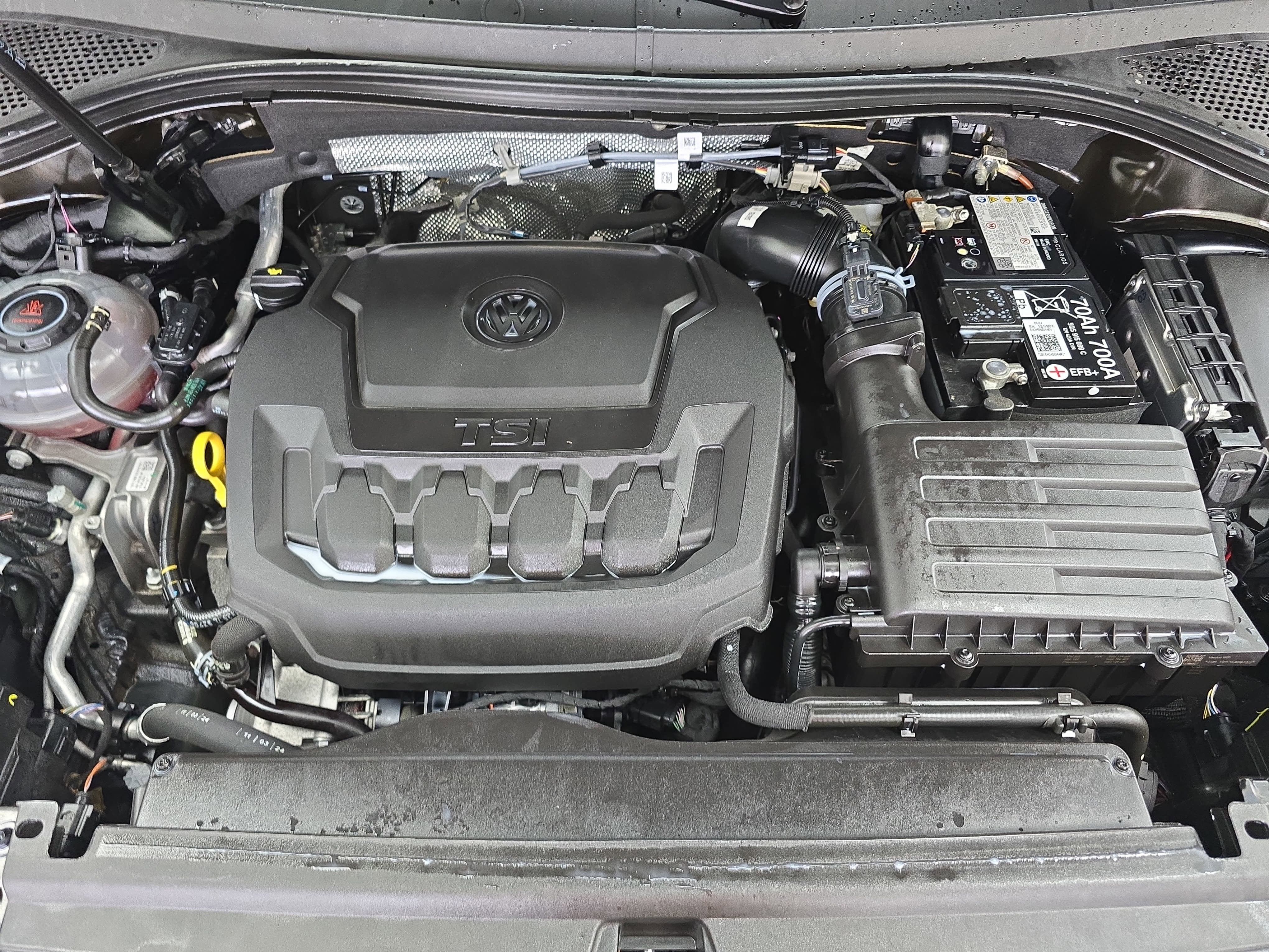 2024 Volkswagen Tiguan SE R-Line Black