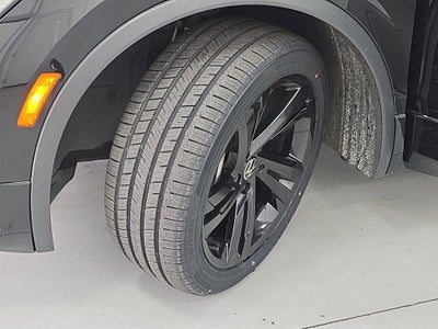 2024 Volkswagen Tiguan SE R-Line Black