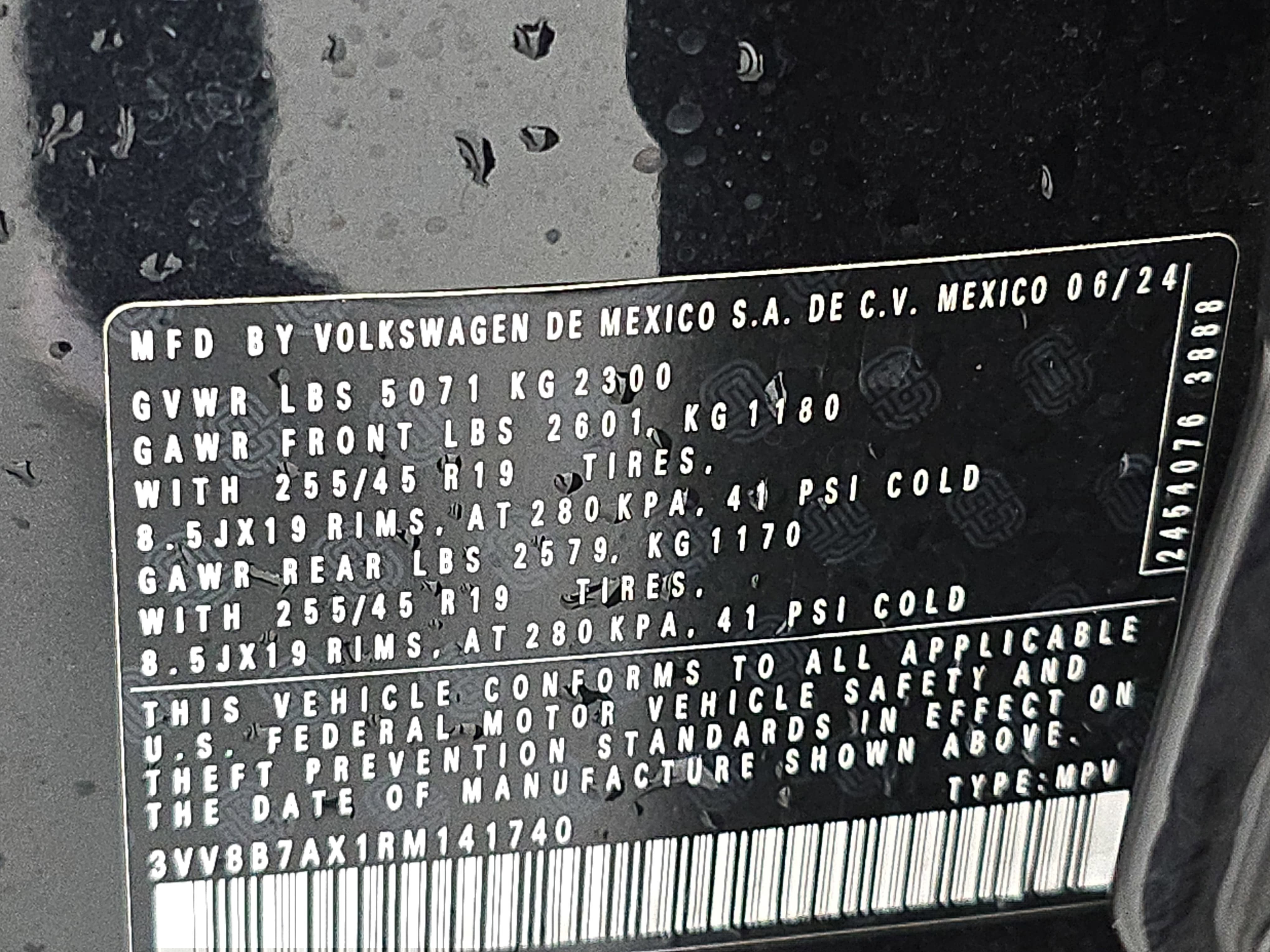 2024 Volkswagen Tiguan SE R-Line Black