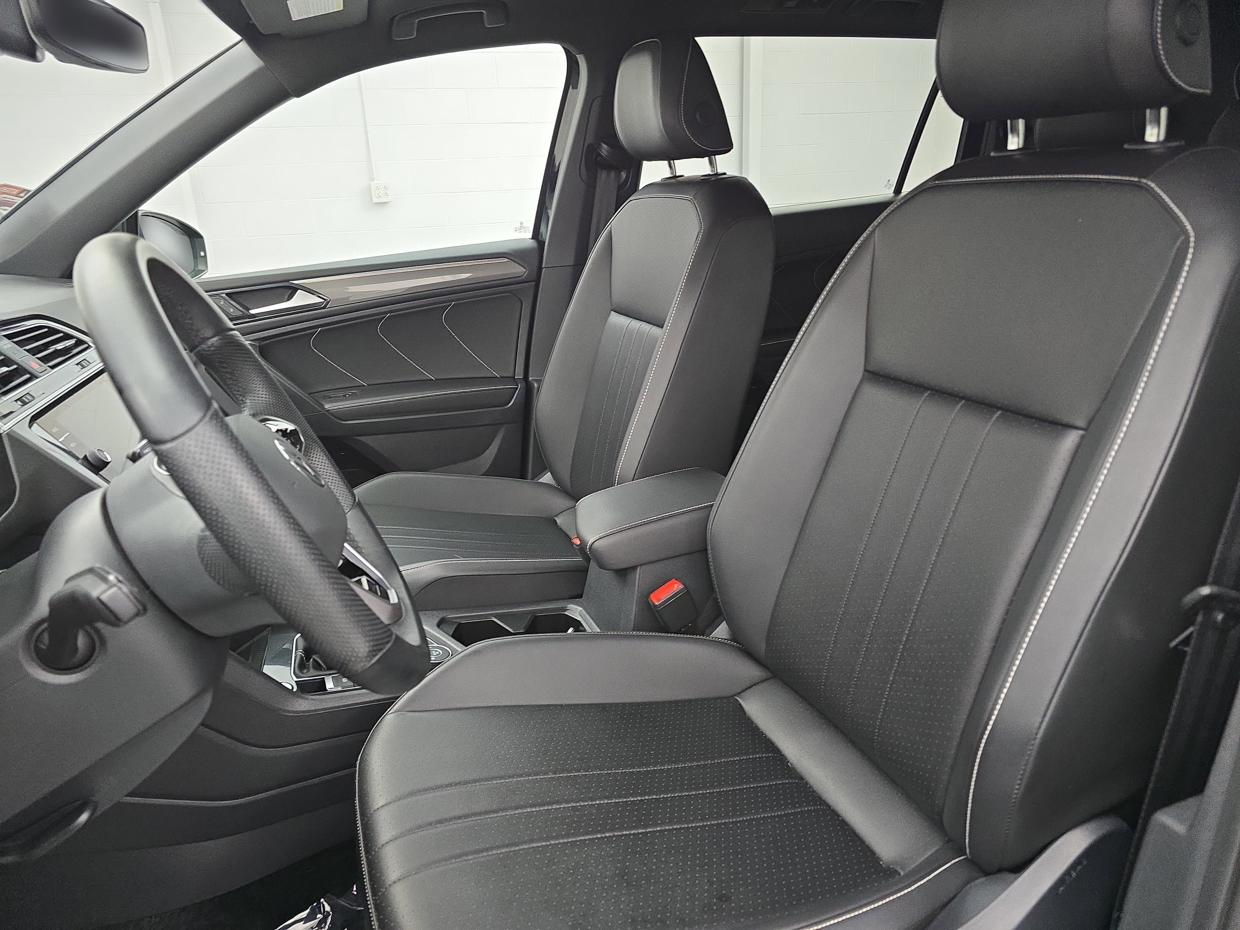 2024 Volkswagen Tiguan SE R-Line Black