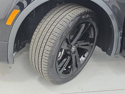2024 Volkswagen Tiguan SE R-Line Black