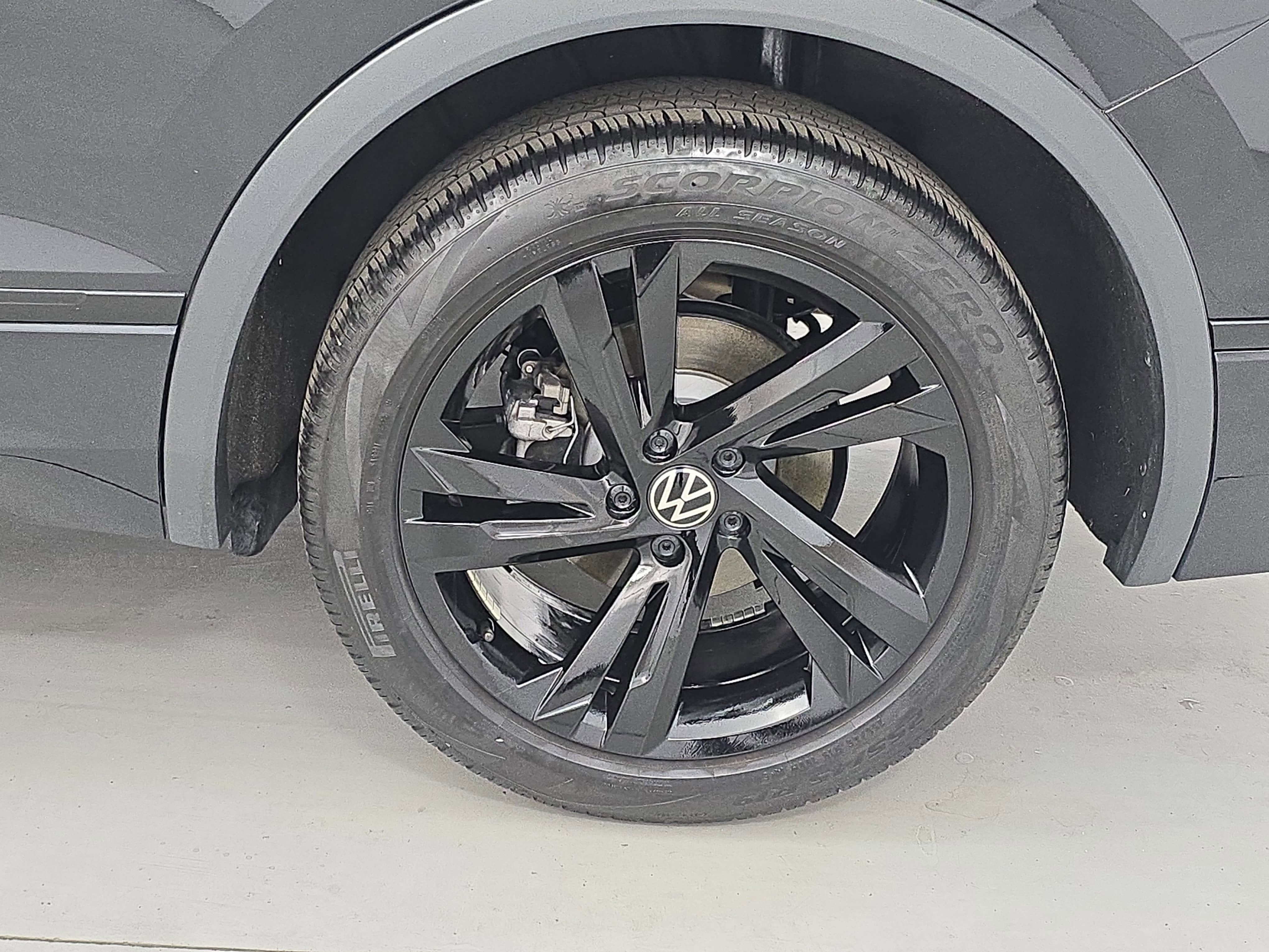 2024 Volkswagen Tiguan SE R-Line Black