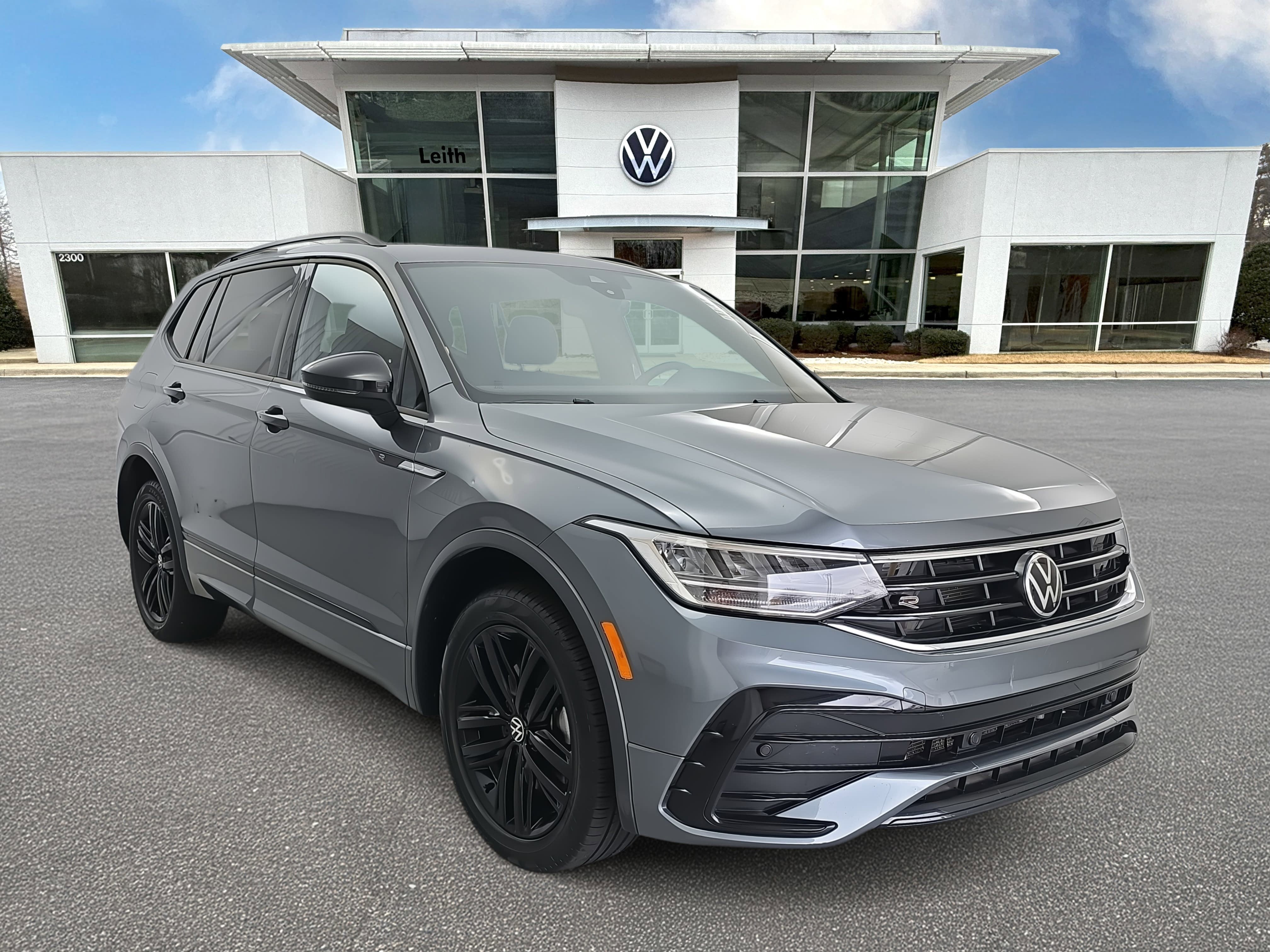2022 Volkswagen Tiguan SE R-Line Black