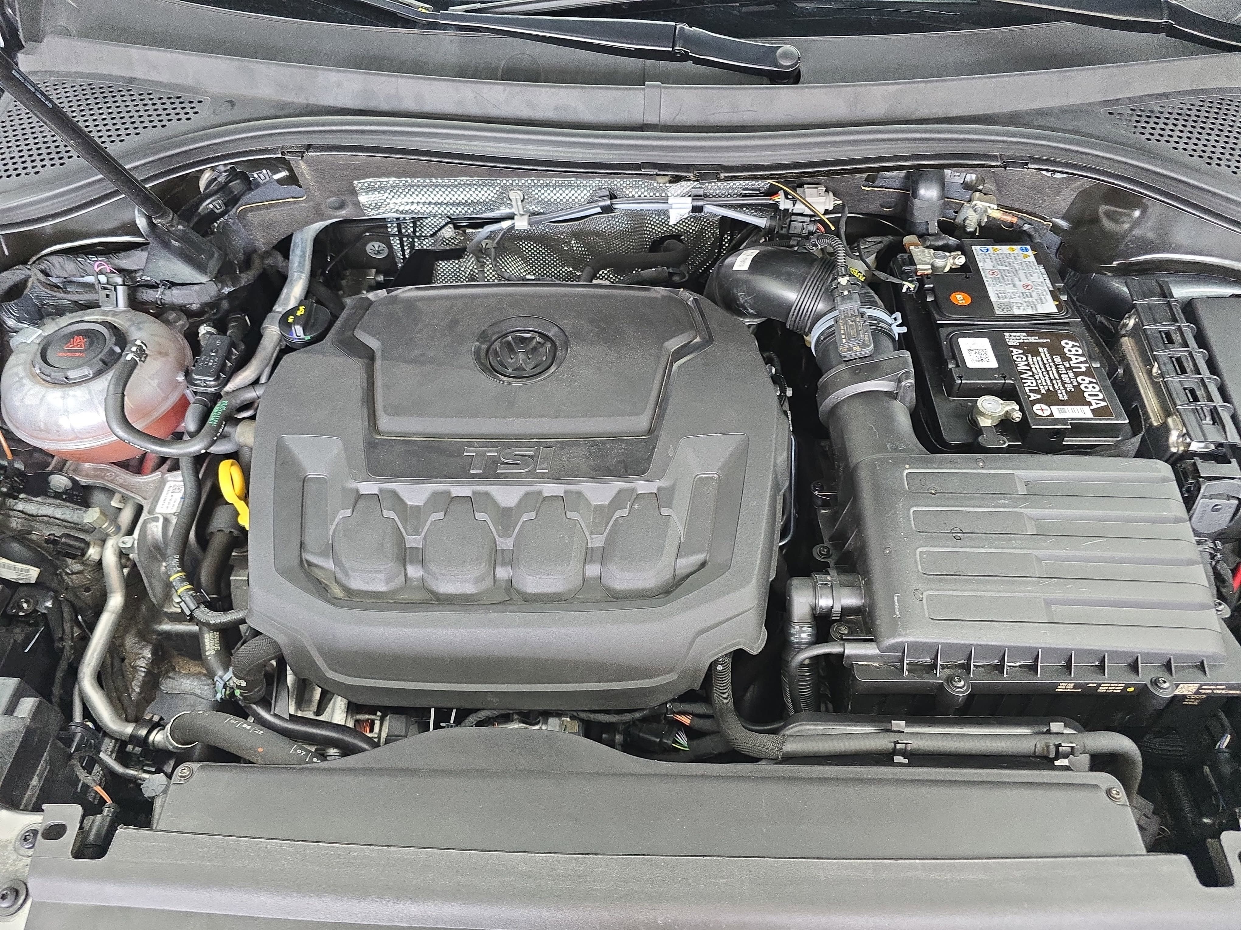 2022 Volkswagen Tiguan SE R-Line Black