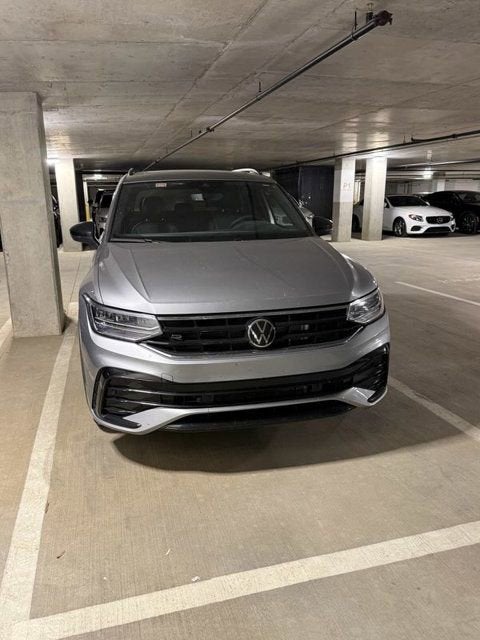 2022 Volkswagen Tiguan SE R-Line Black