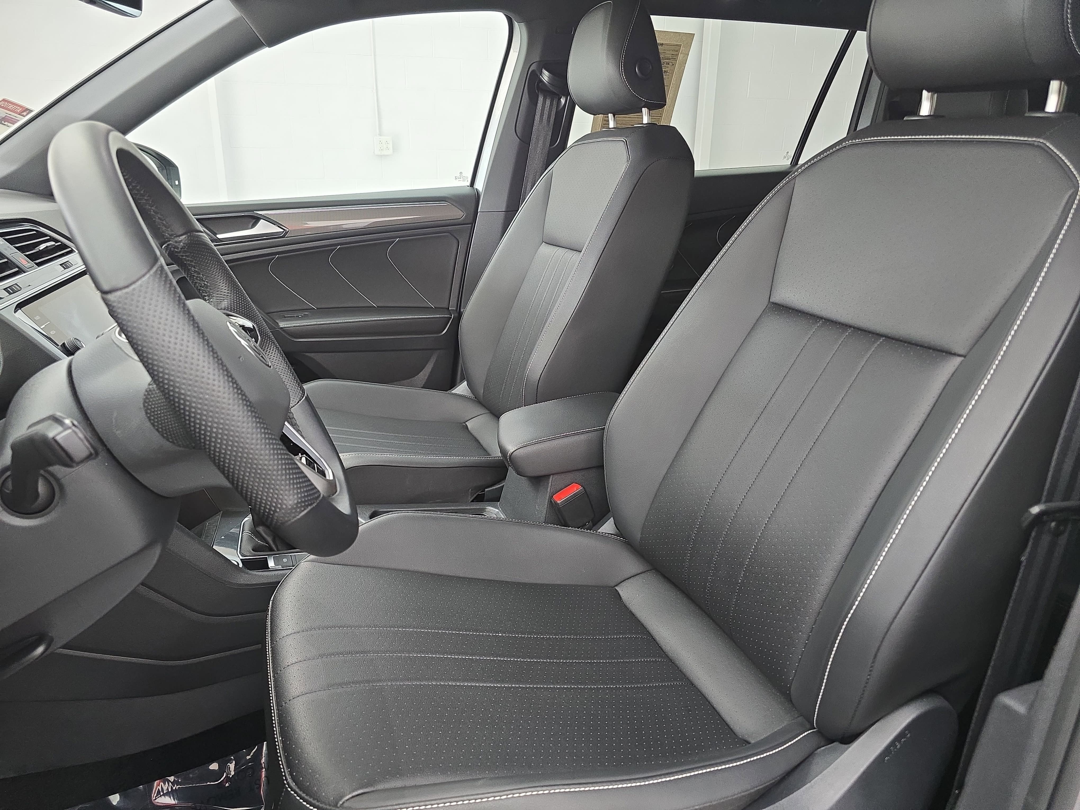 2023 Volkswagen Tiguan SE R-Line Black