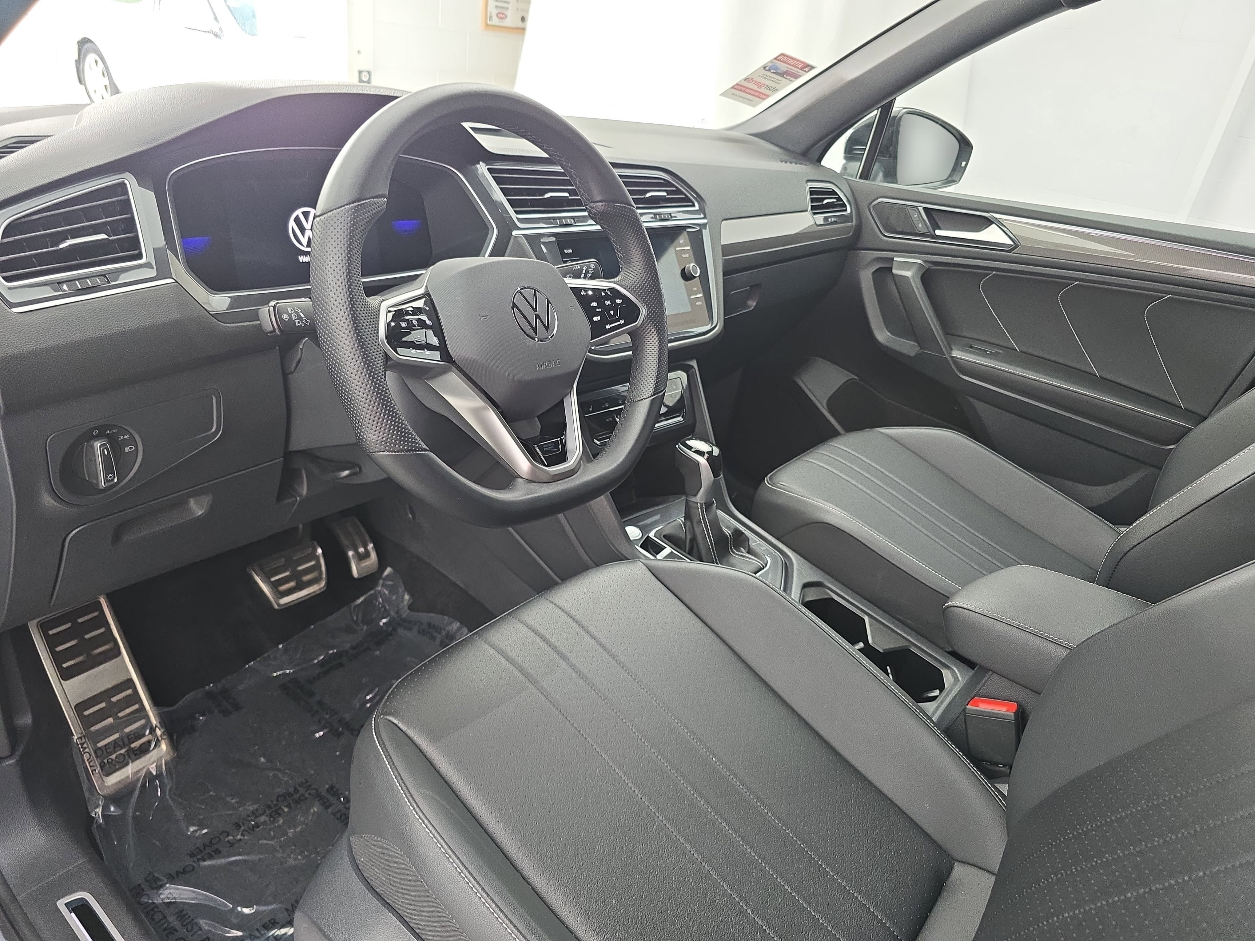 2023 Volkswagen Tiguan SE R-Line Black