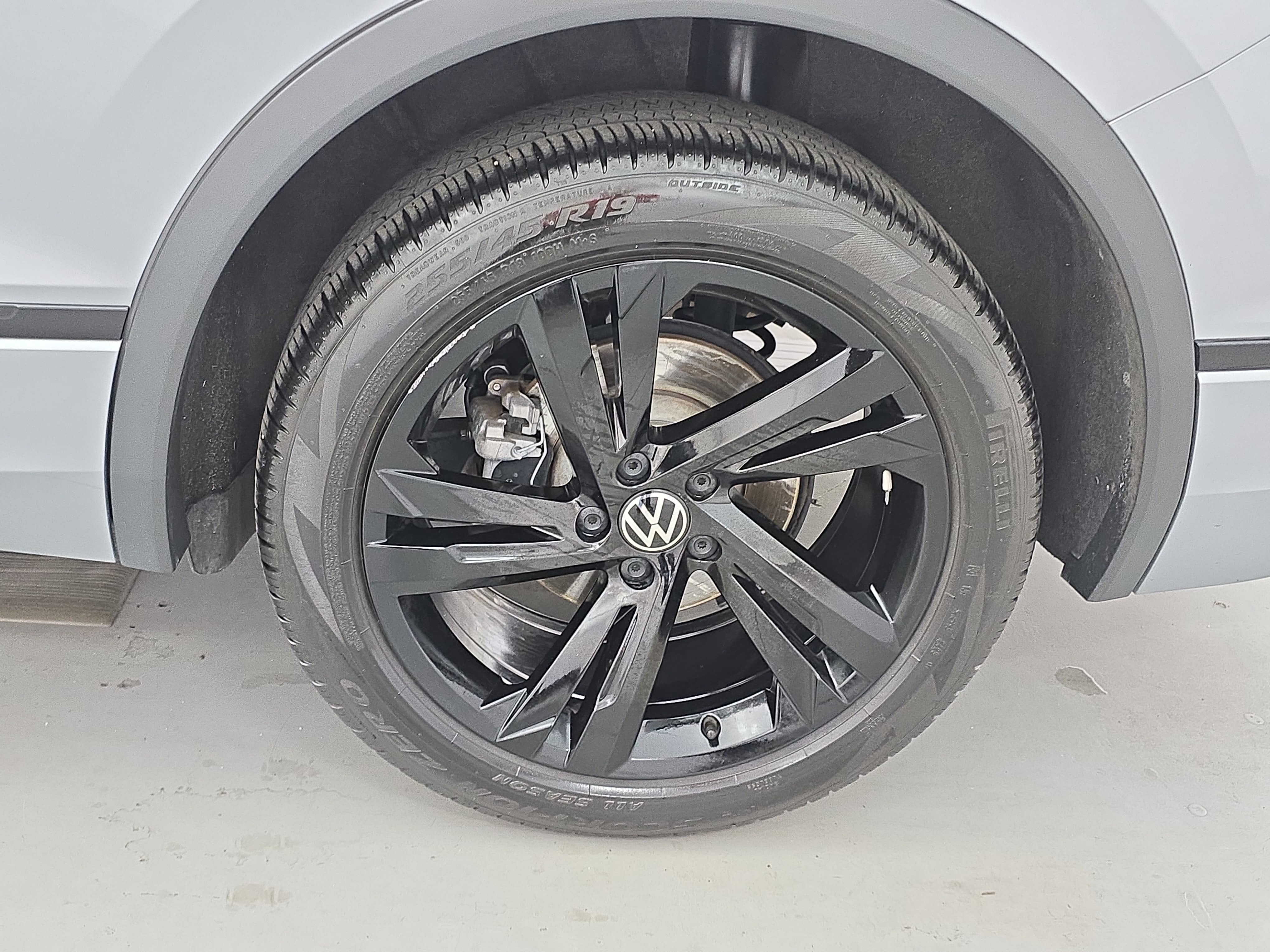 2023 Volkswagen Tiguan SE R-Line Black