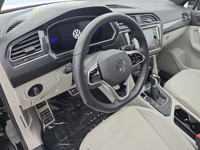 2024 Volkswagen Tiguan SE R-Line Black