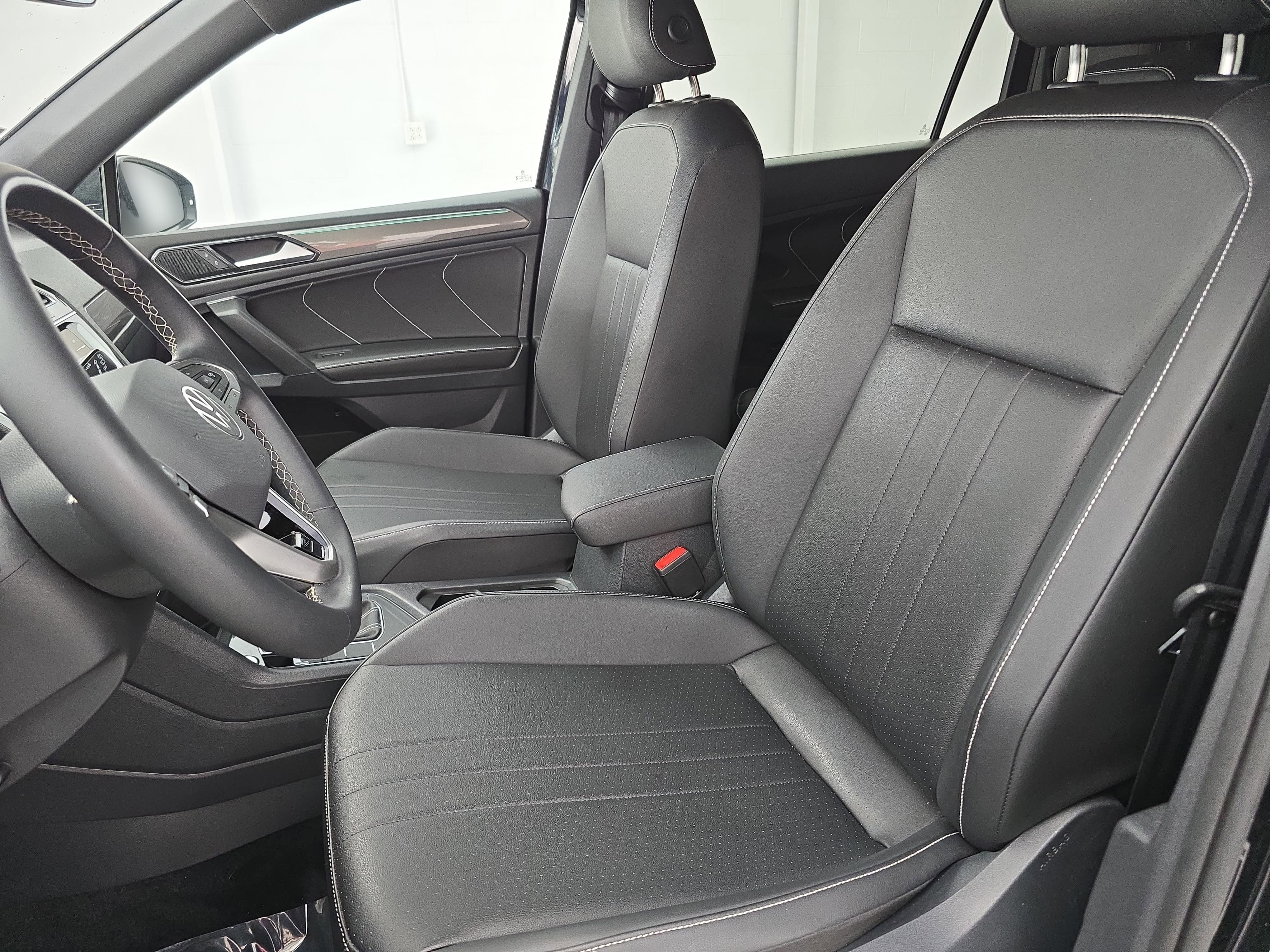 2023 Volkswagen Tiguan SE R-Line Black