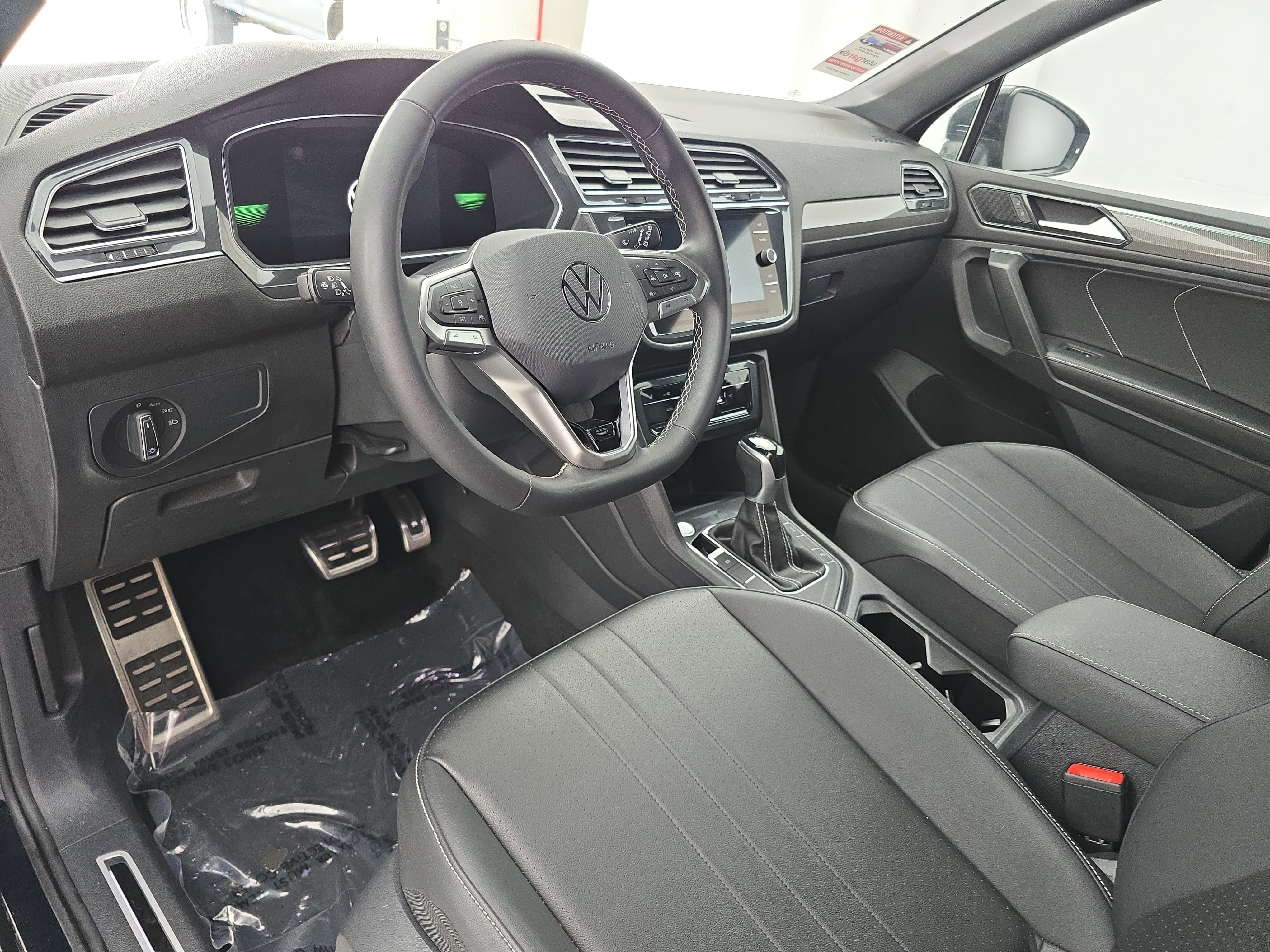 2023 Volkswagen Tiguan SE R-Line Black