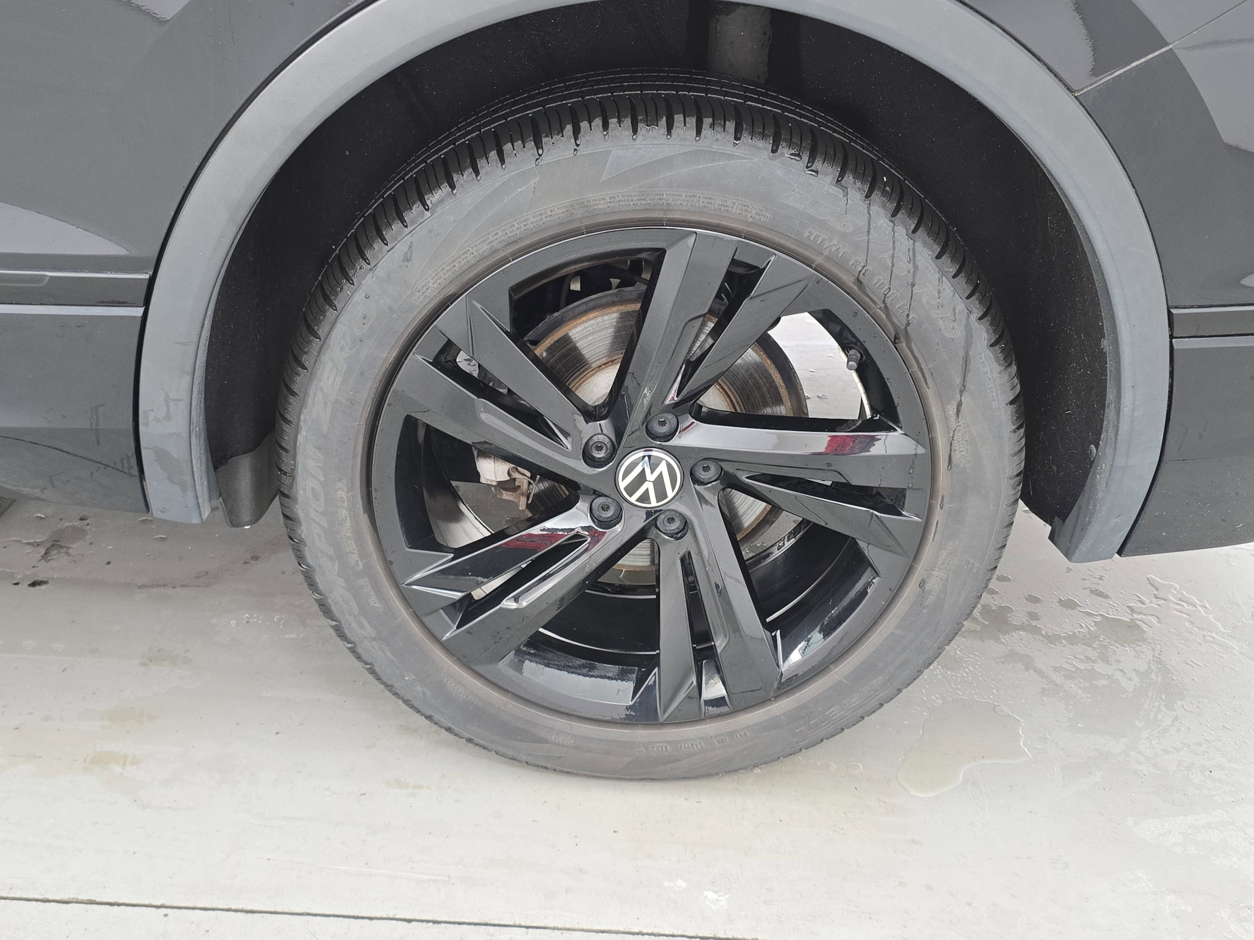 2023 Volkswagen Tiguan SE R-Line Black