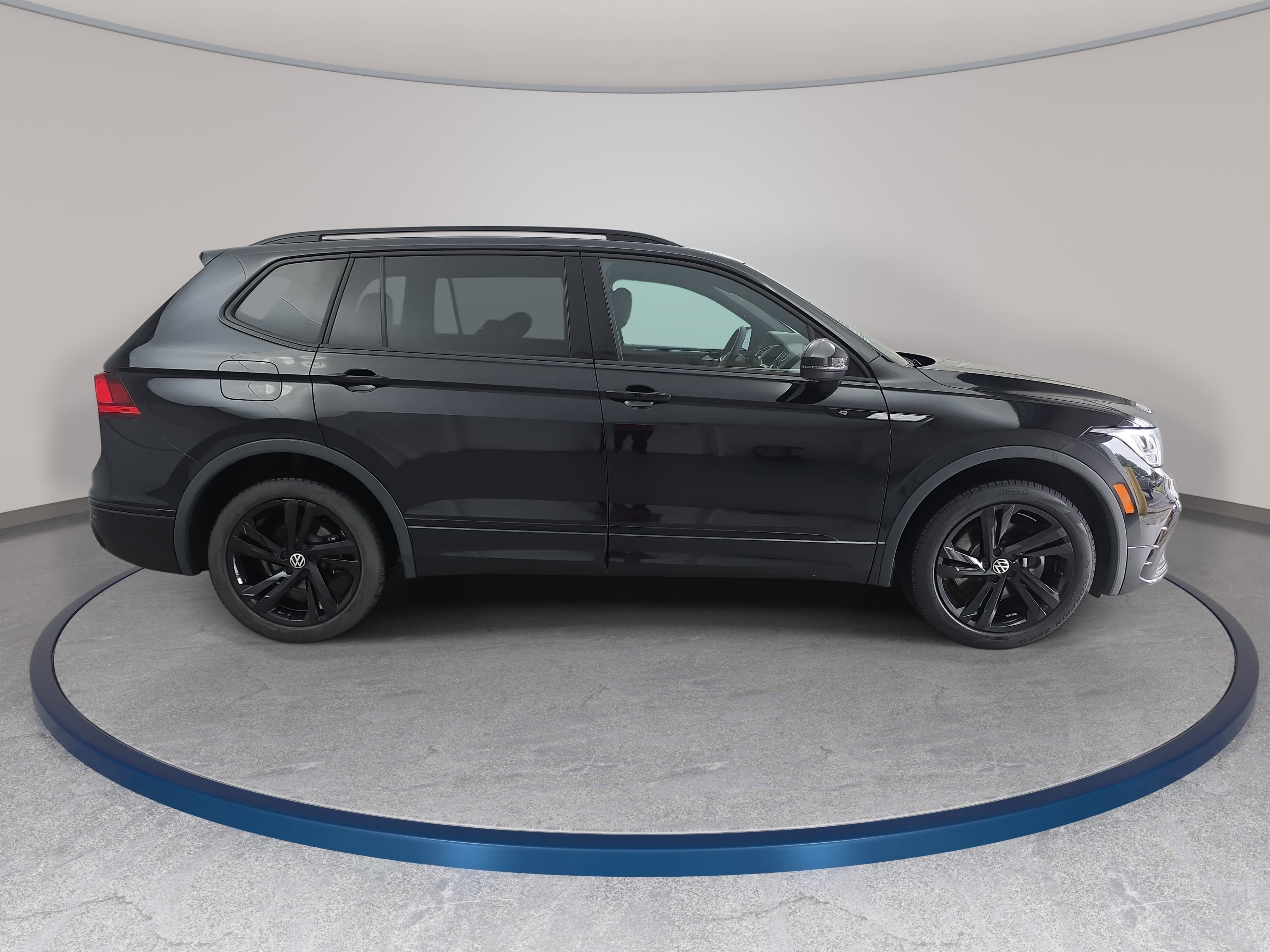 2023 Volkswagen Tiguan SE R-Line Black