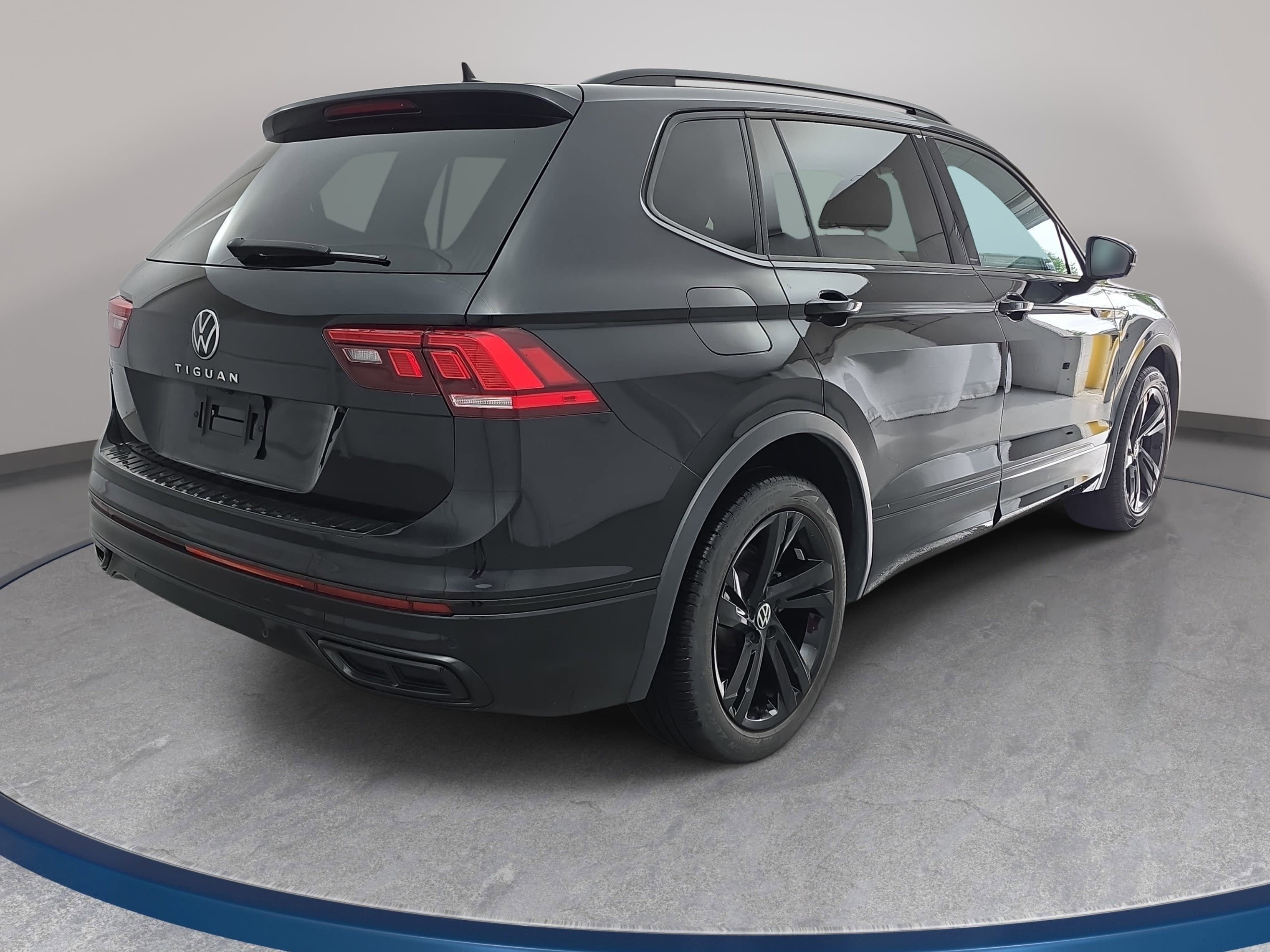 2023 Volkswagen Tiguan SE R-Line Black