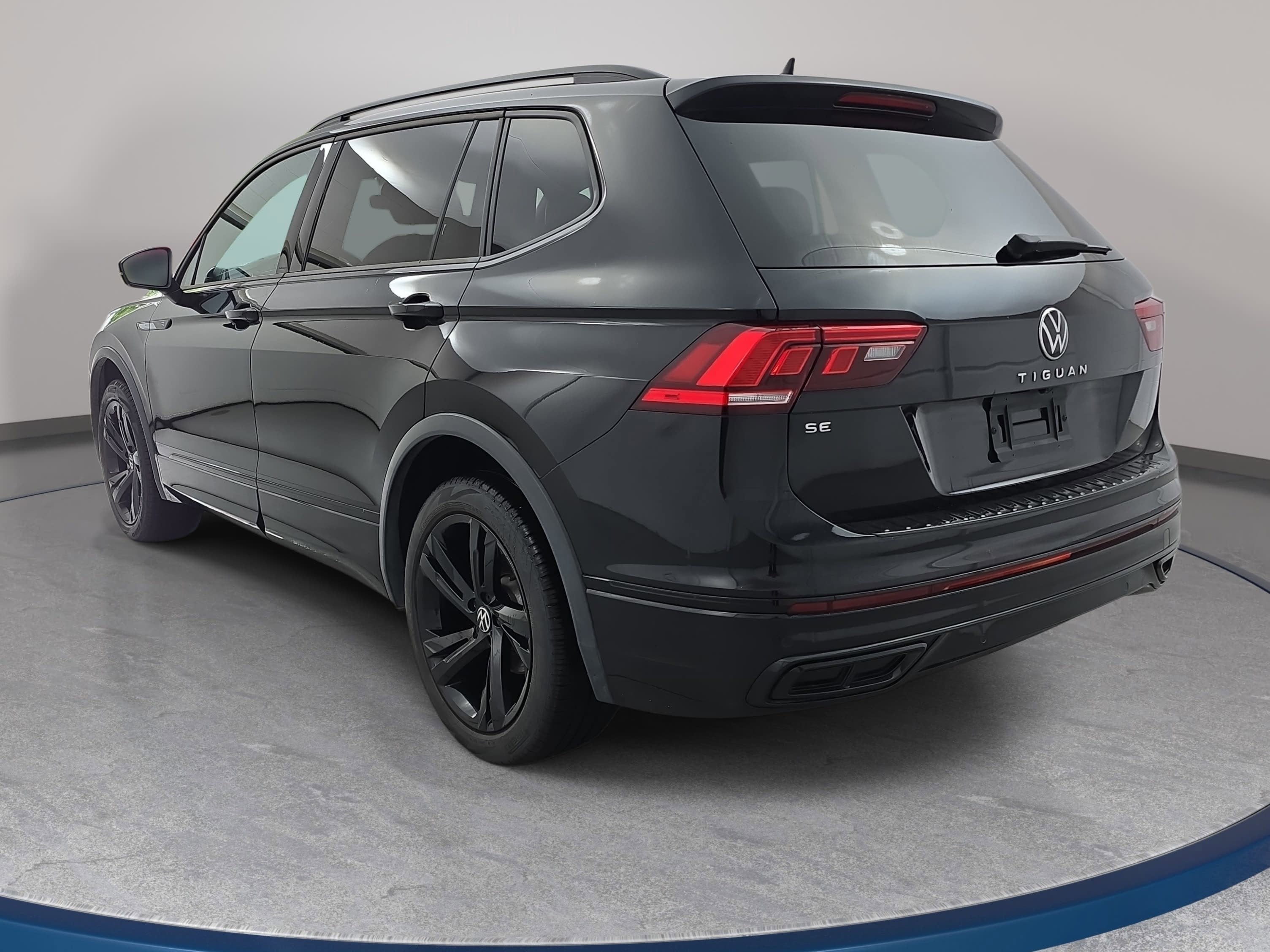 2023 Volkswagen Tiguan SE R-Line Black