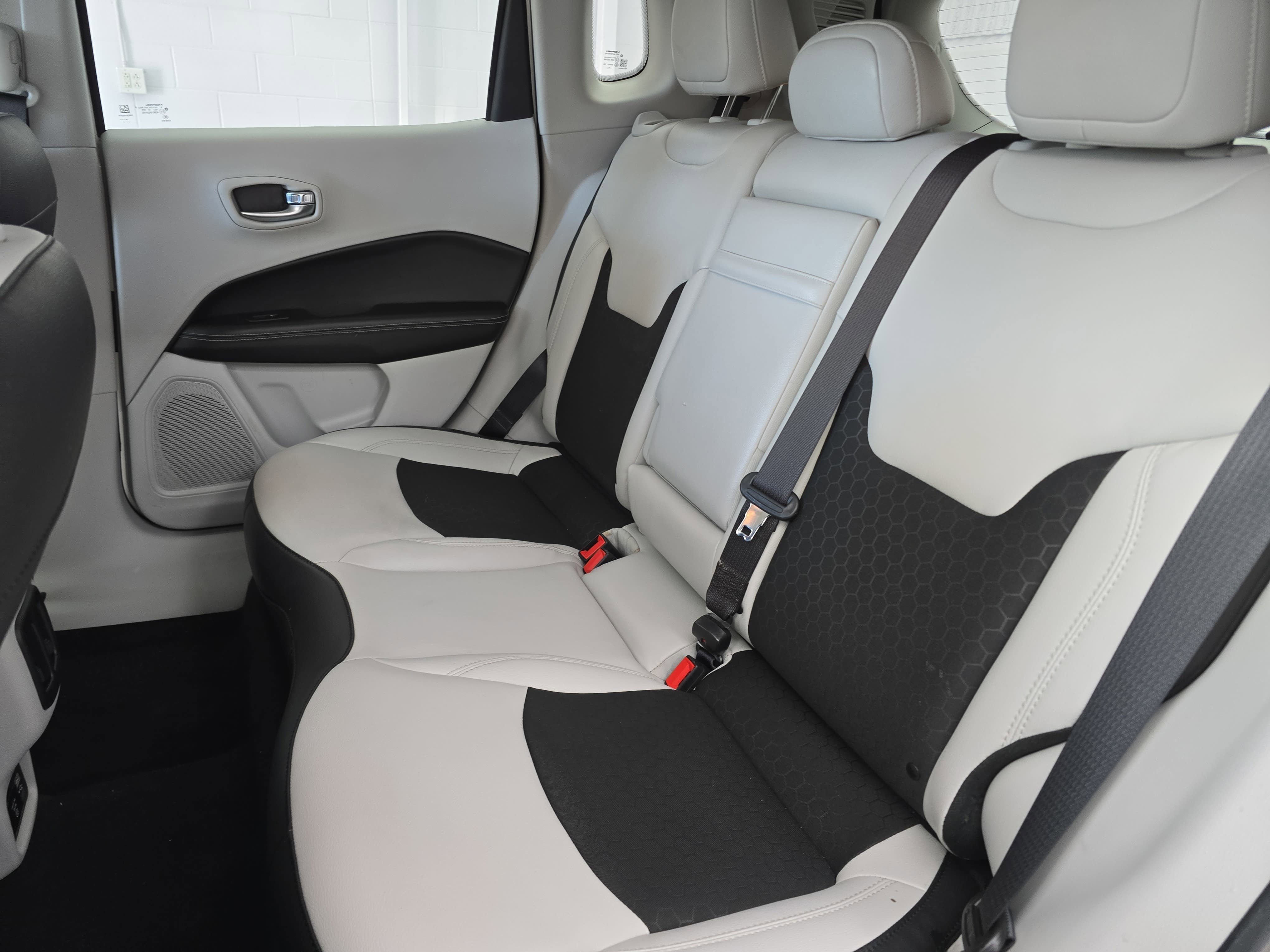 2019 Jeep Compass Latitude w/Sun/Wheel Pkg