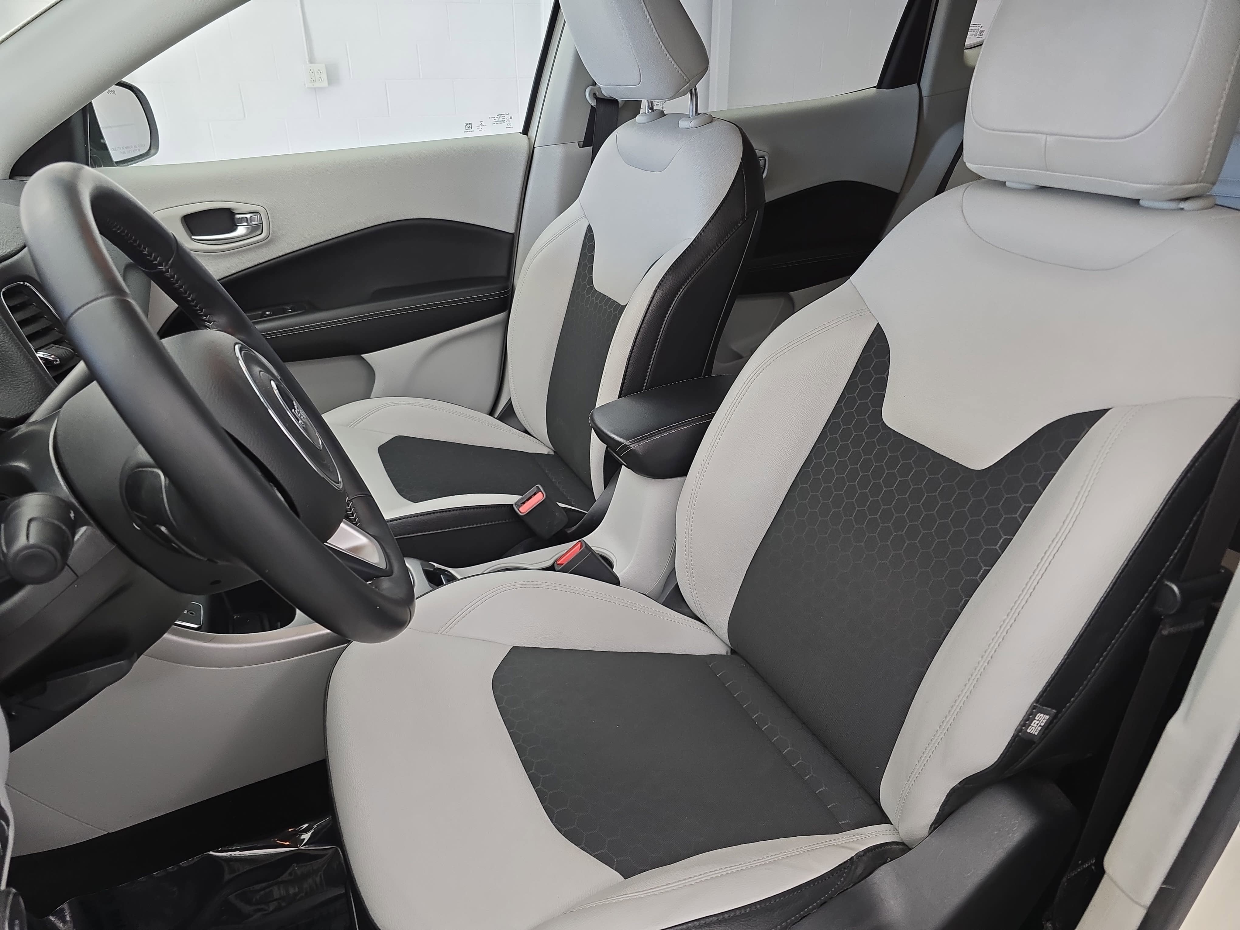 2019 Jeep Compass Latitude w/Sun/Wheel Pkg