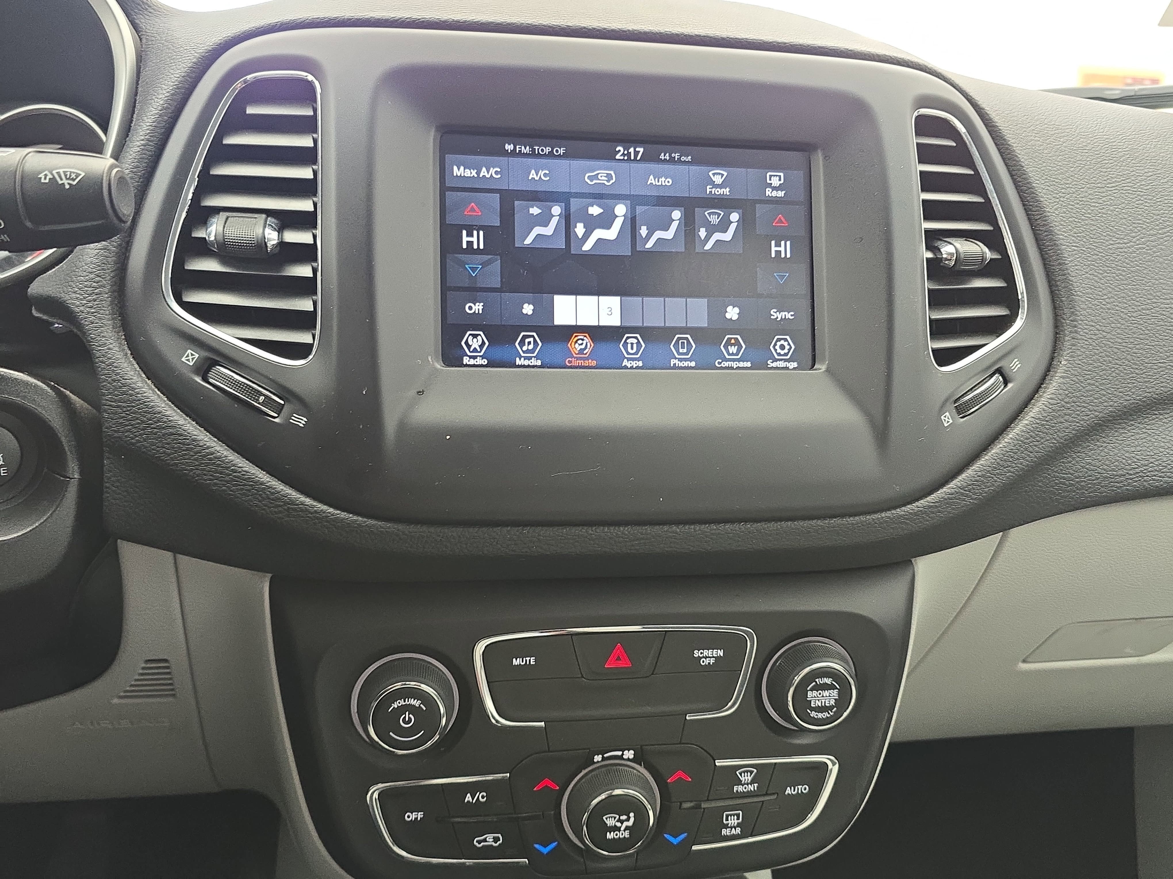 2019 Jeep Compass Latitude w/Sun/Wheel Pkg