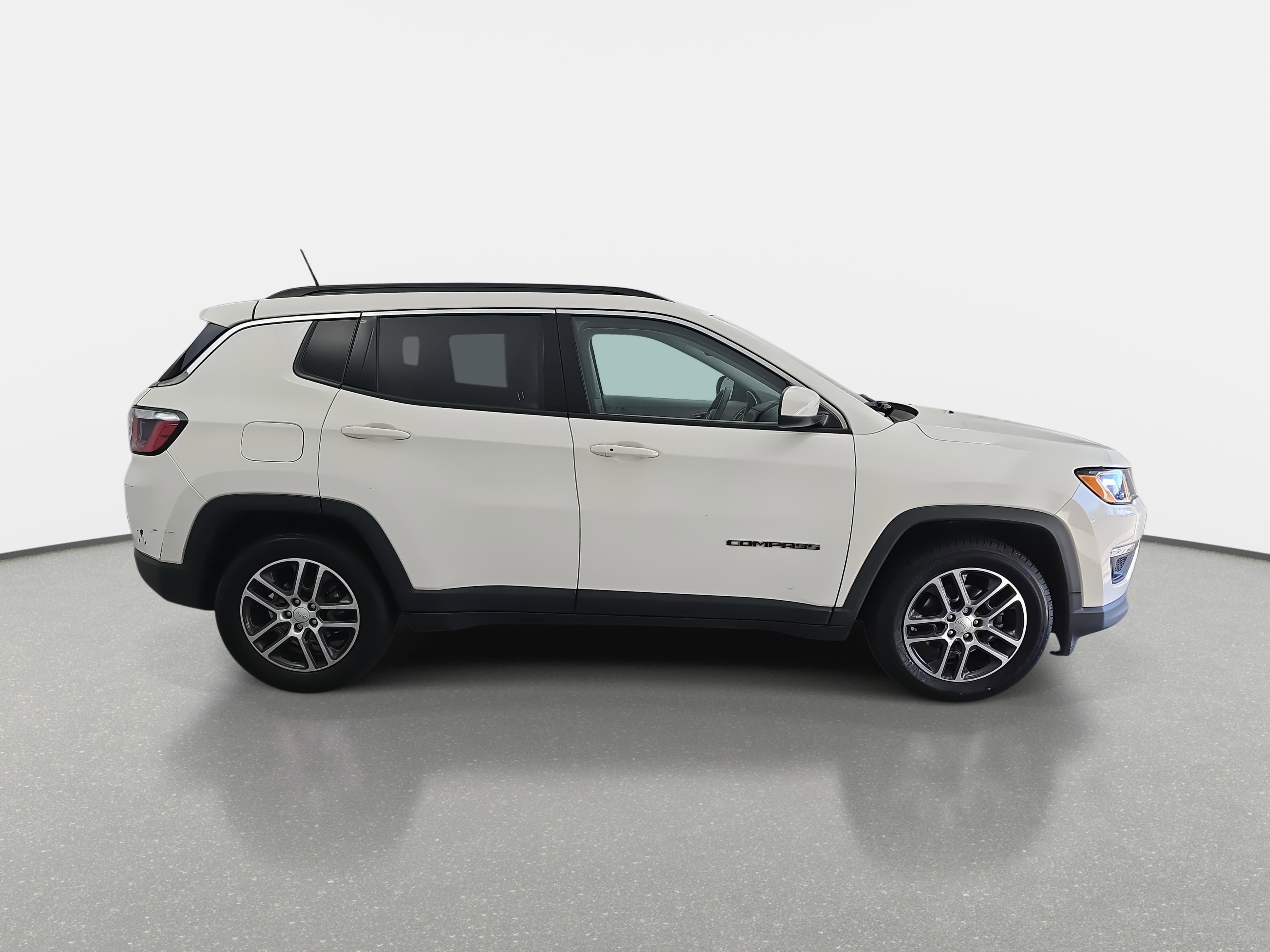 2019 Jeep Compass Latitude w/Sun/Wheel Pkg