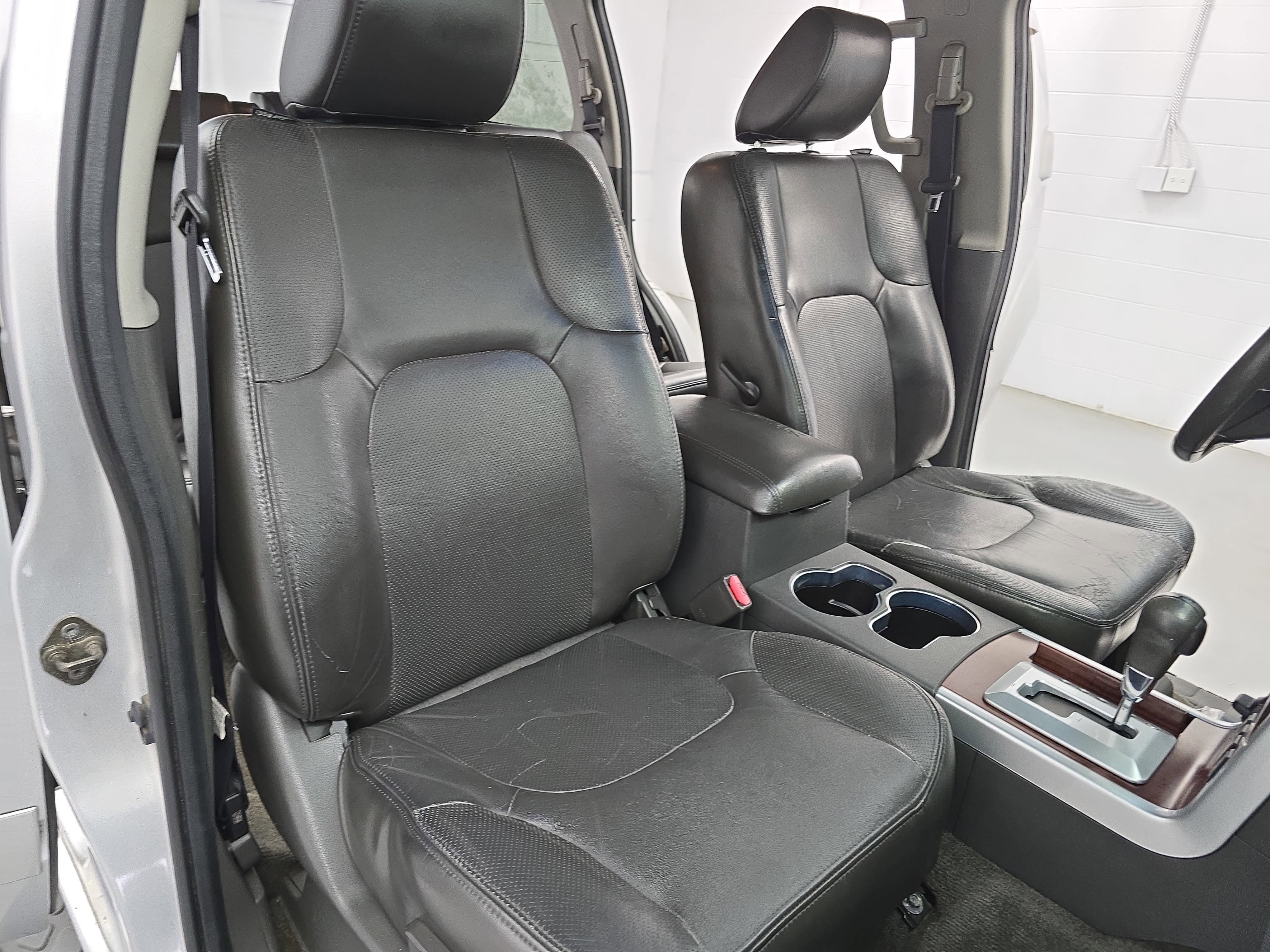 2010 Nissan Pathfinder LE
