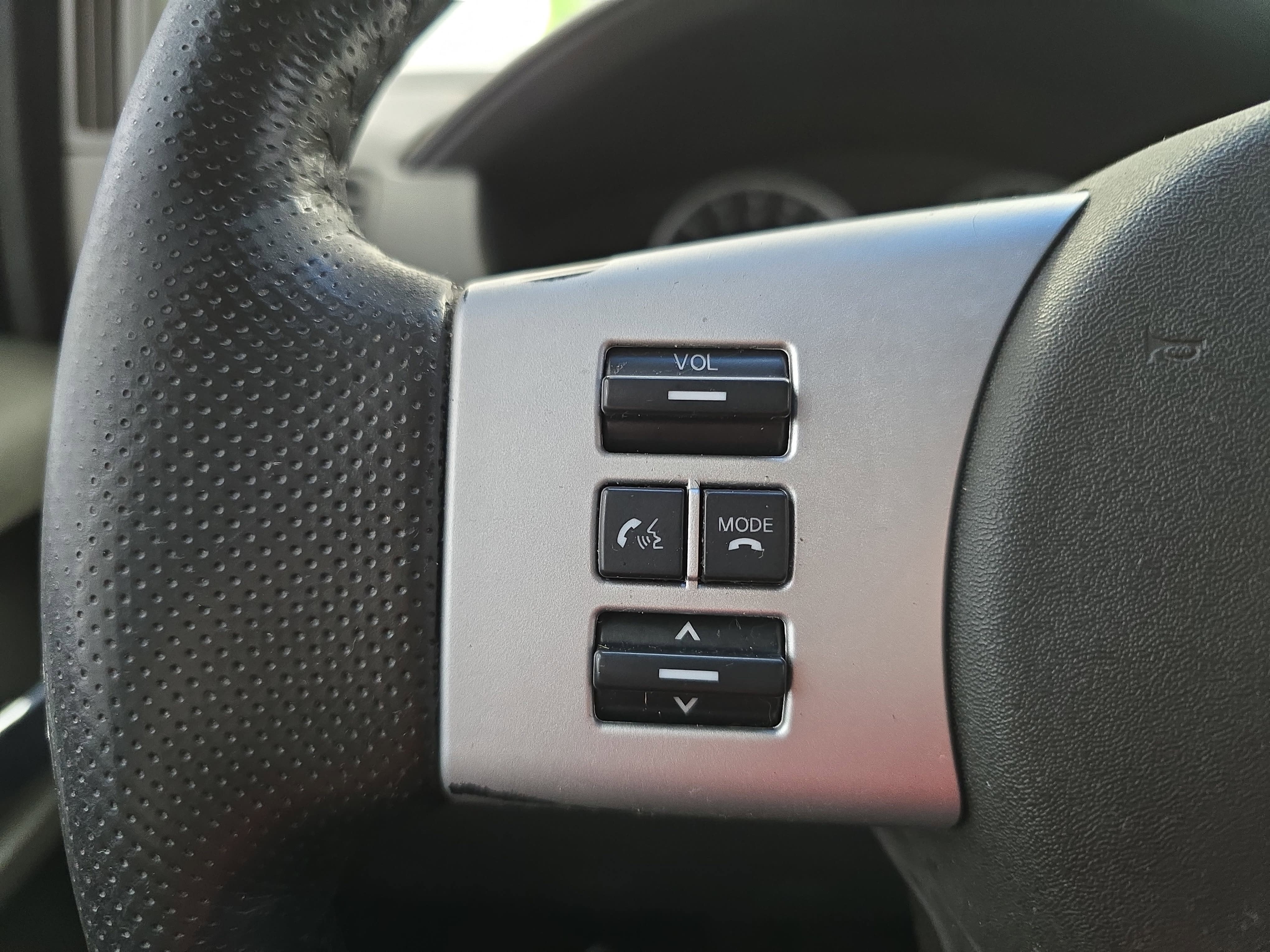 2010 Nissan Pathfinder LE