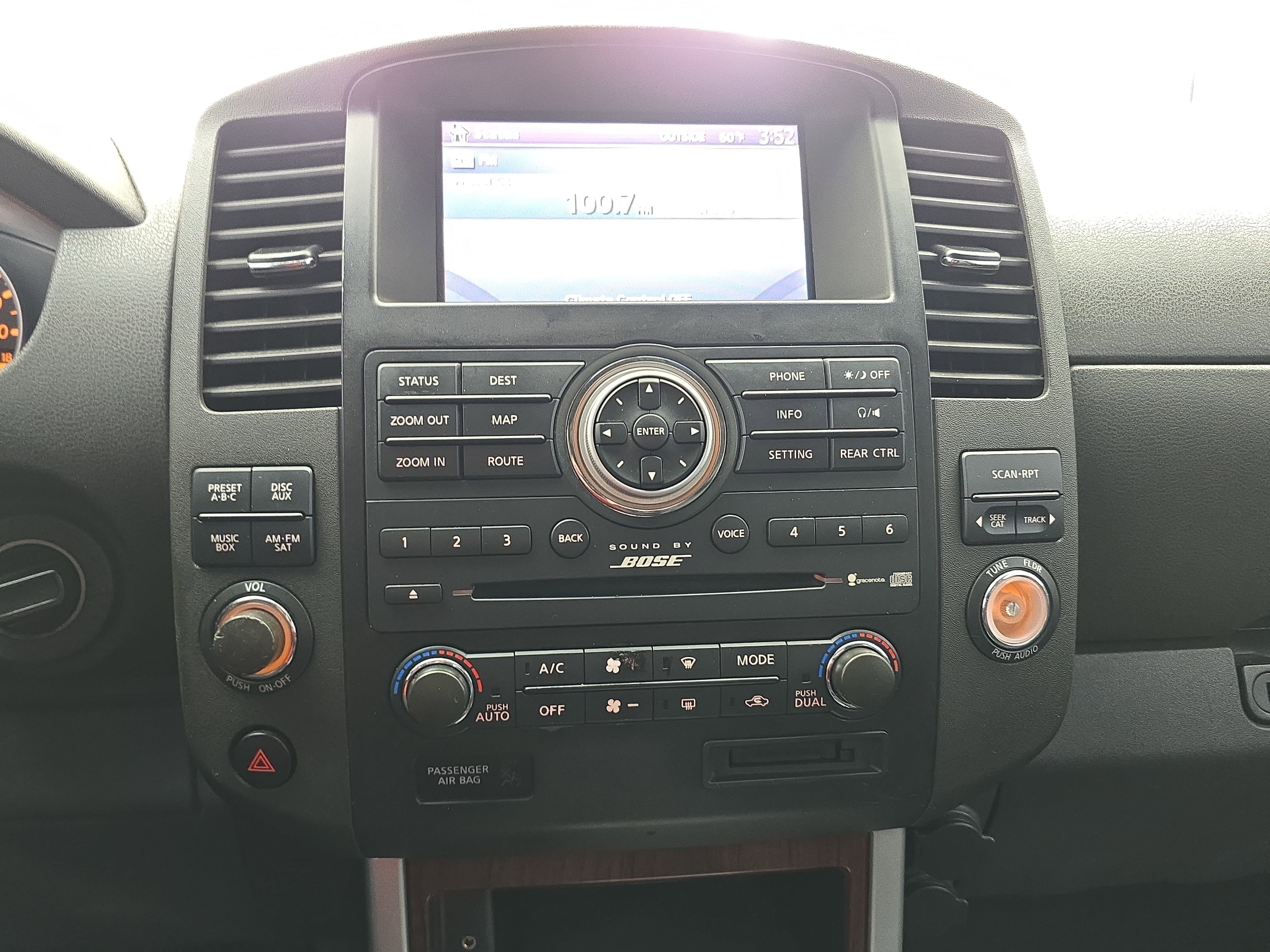 2010 Nissan Pathfinder LE