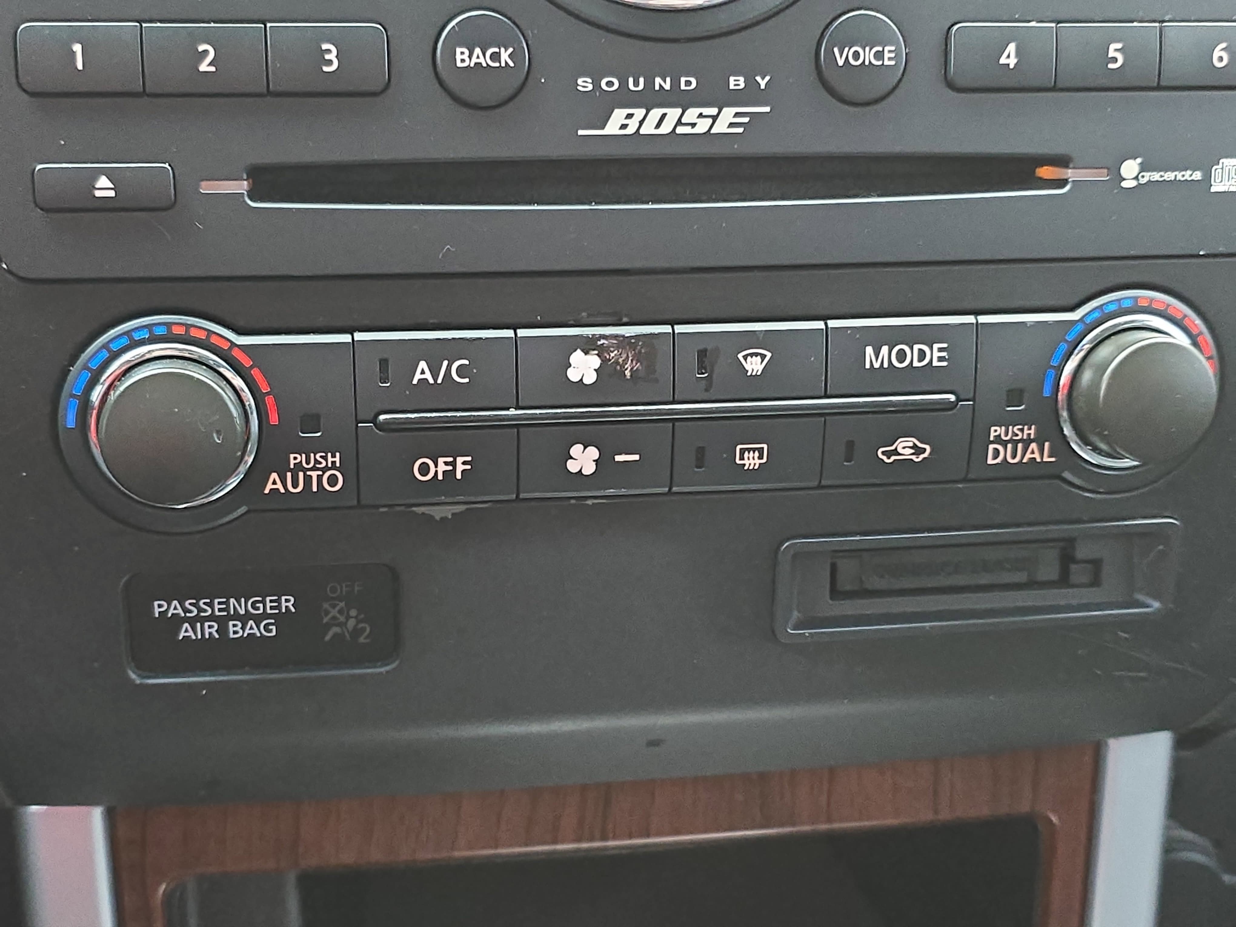 2010 Nissan Pathfinder LE