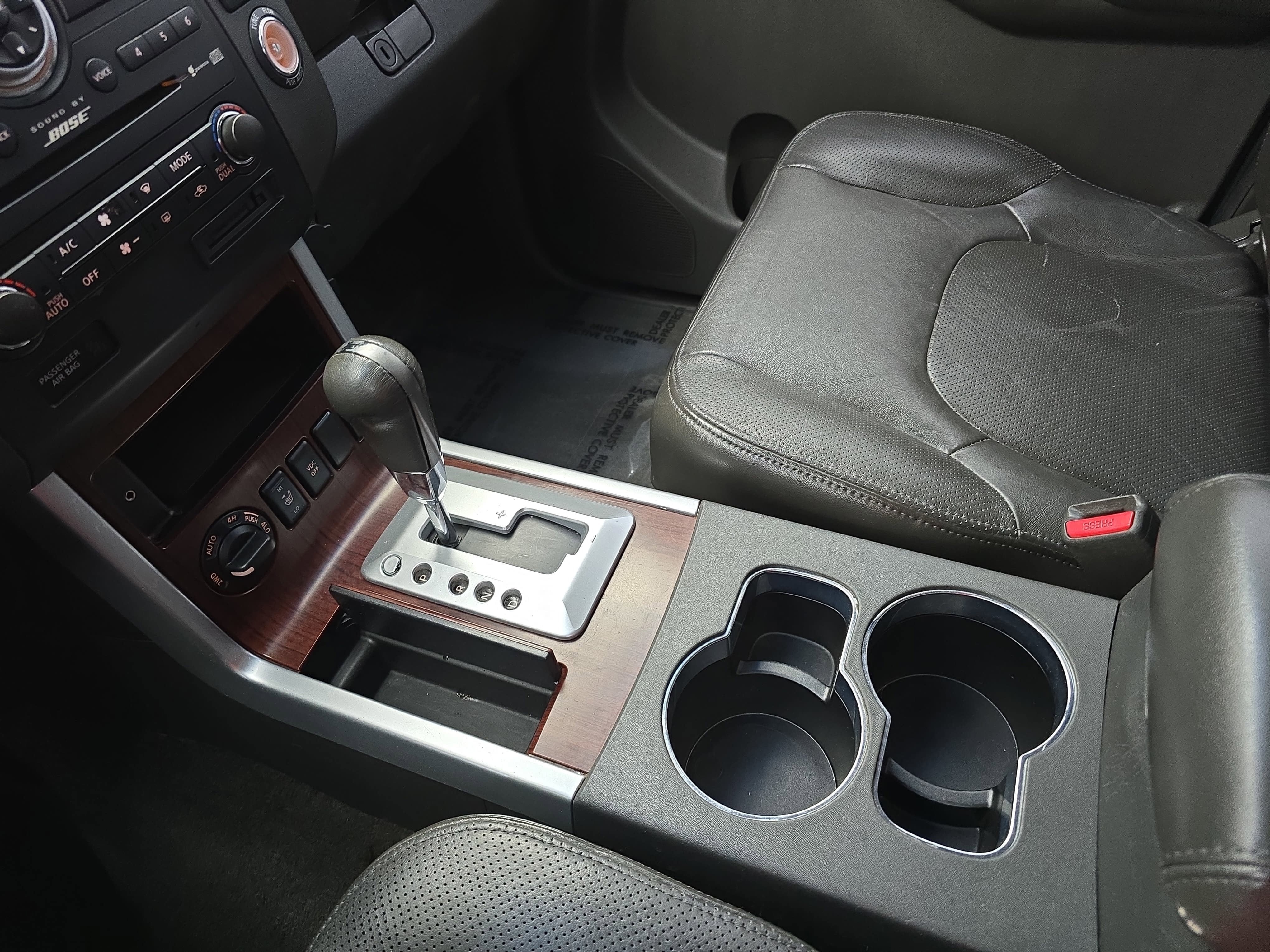 2010 Nissan Pathfinder LE