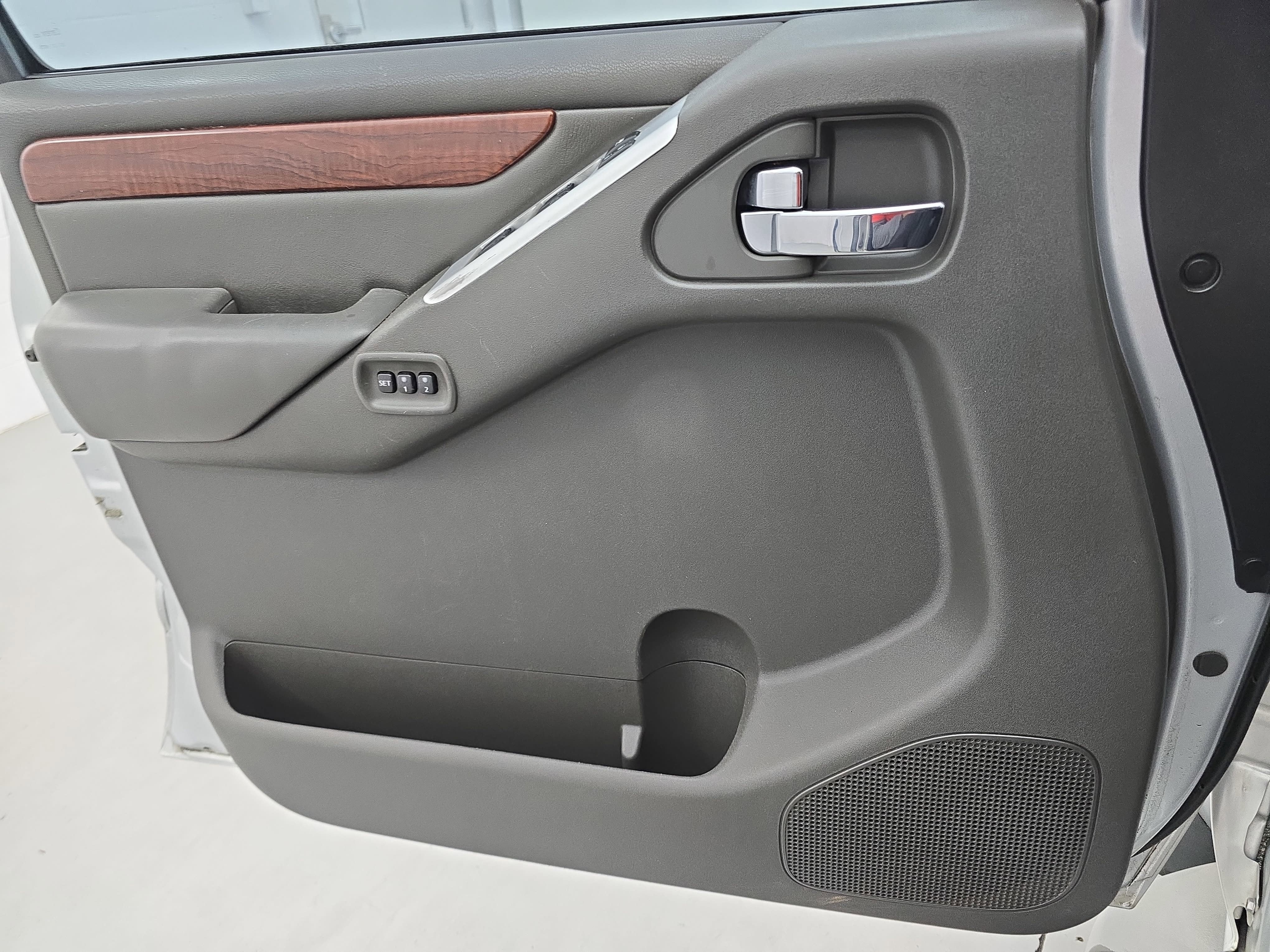 2010 Nissan Pathfinder LE
