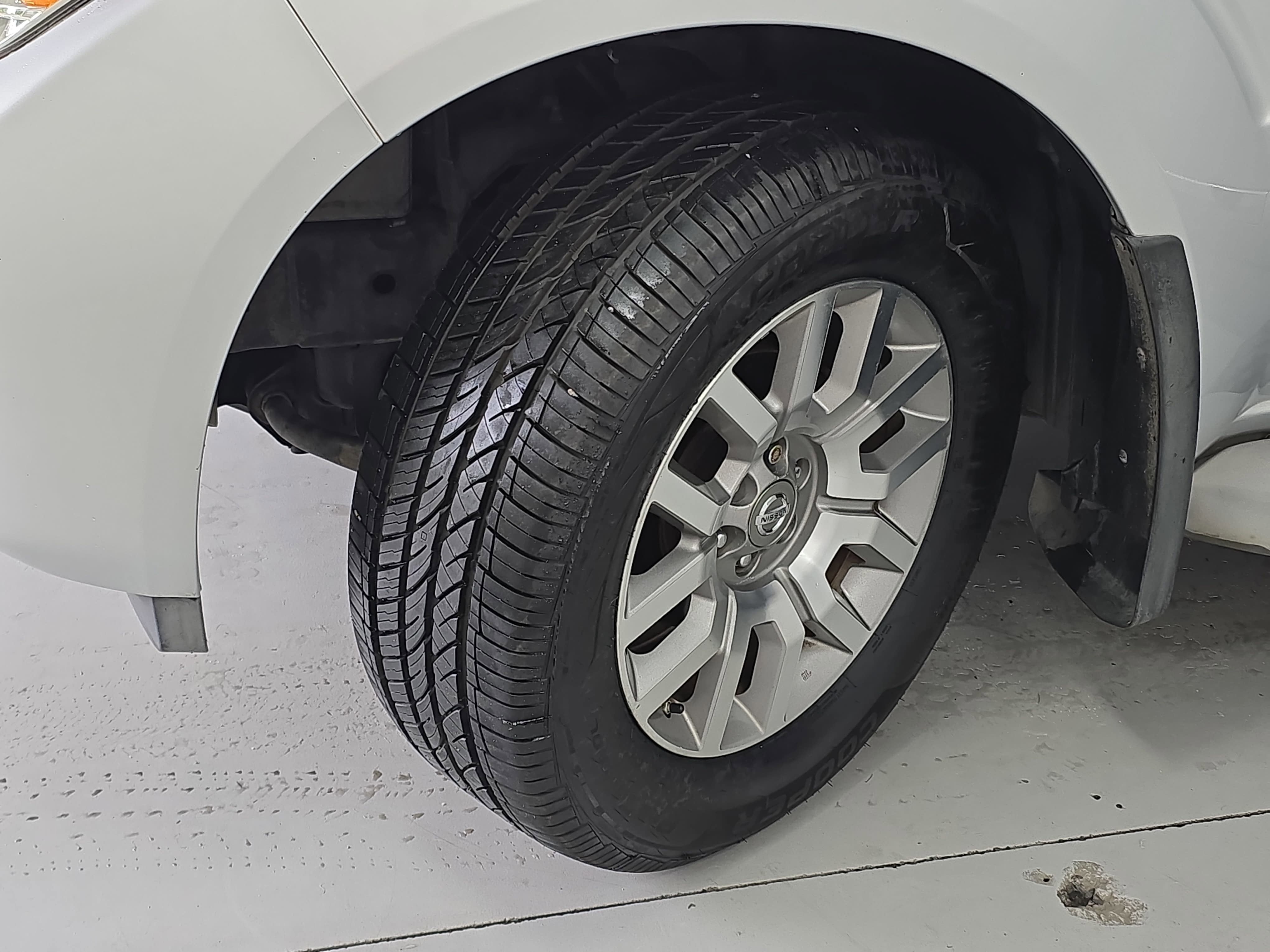 2010 Nissan Pathfinder LE