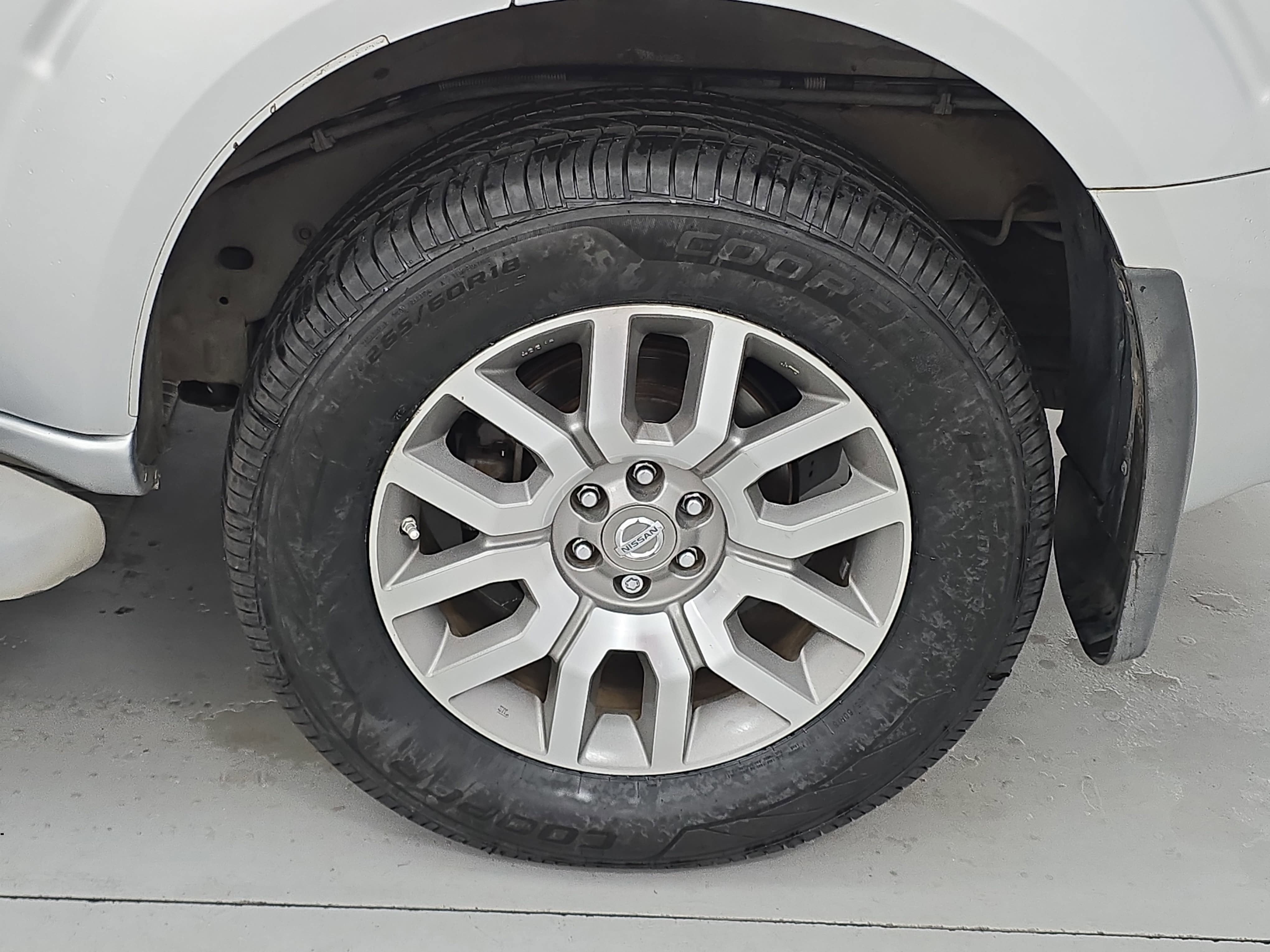 2010 Nissan Pathfinder LE