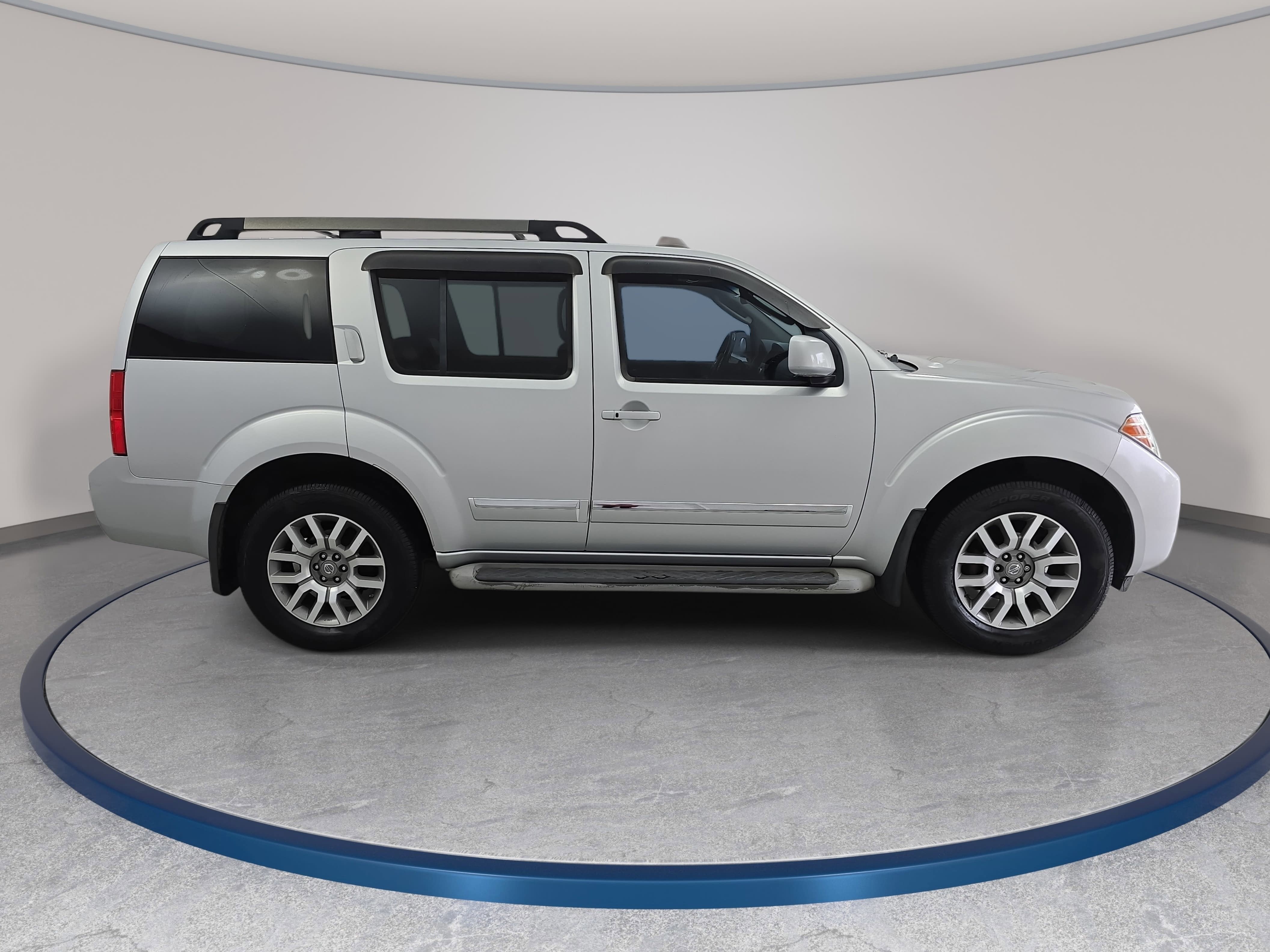 2010 Nissan Pathfinder LE