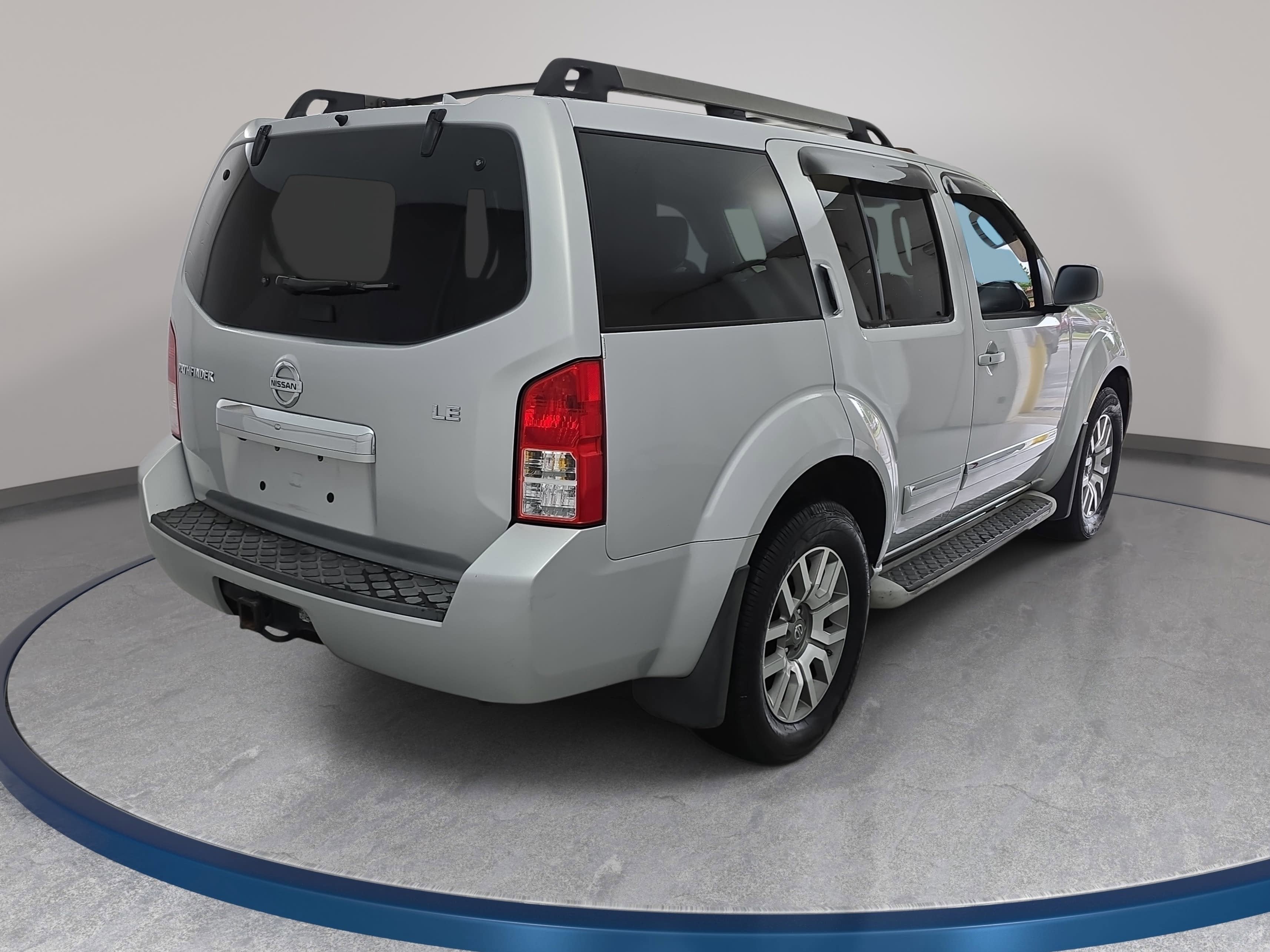 2010 Nissan Pathfinder LE