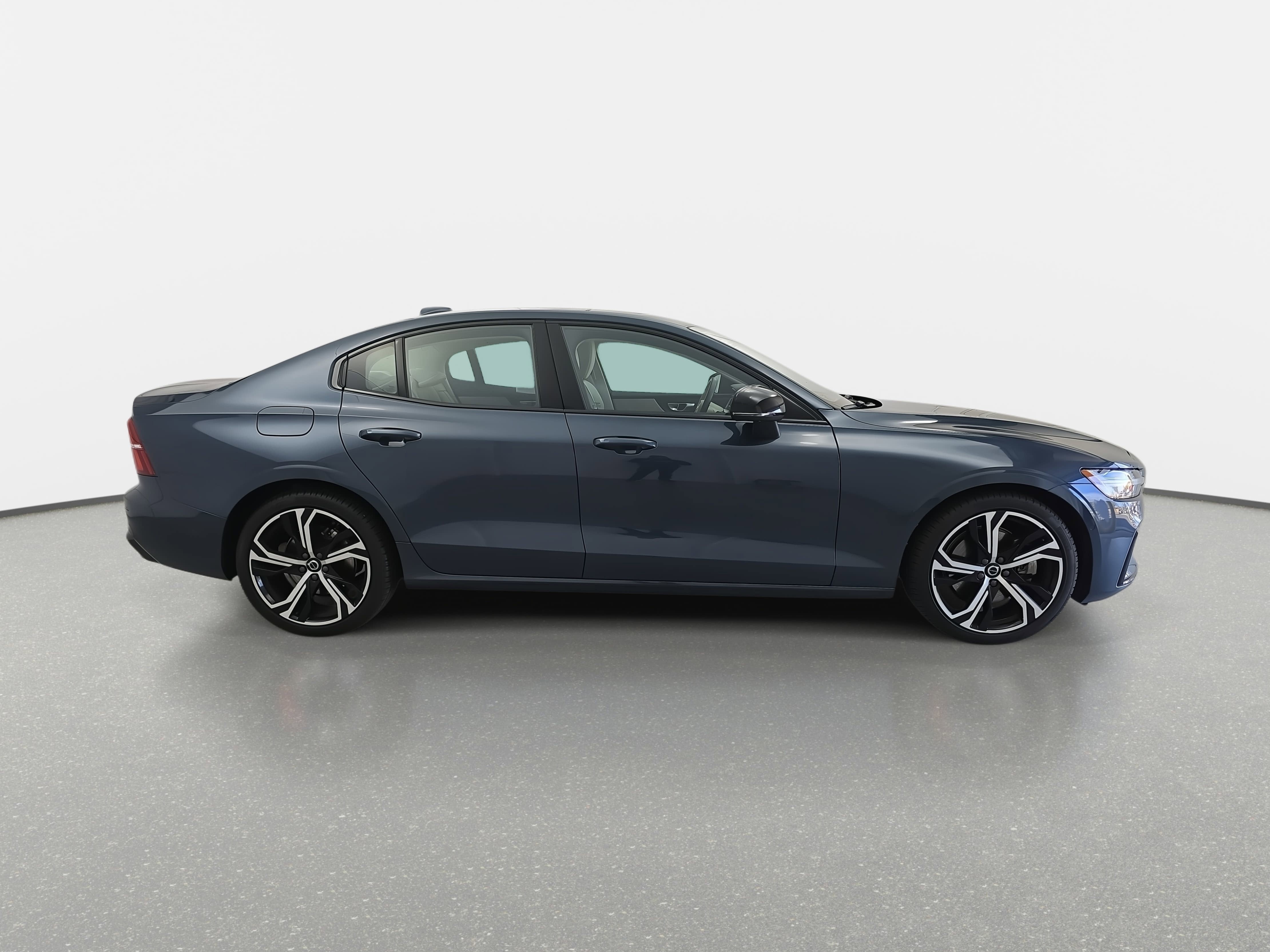 2025 Volvo S60 Plus