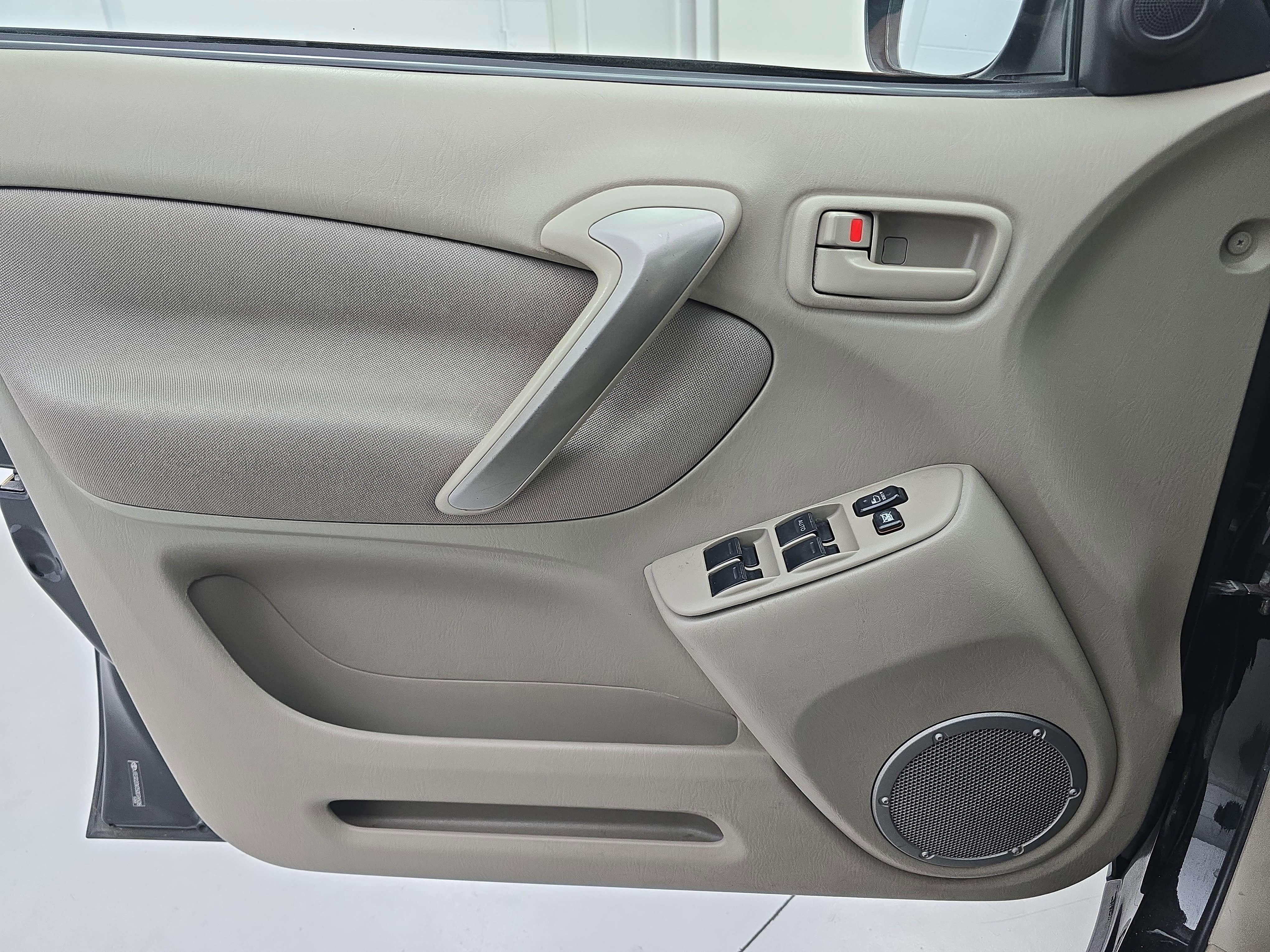 2005 Toyota RAV4 Base