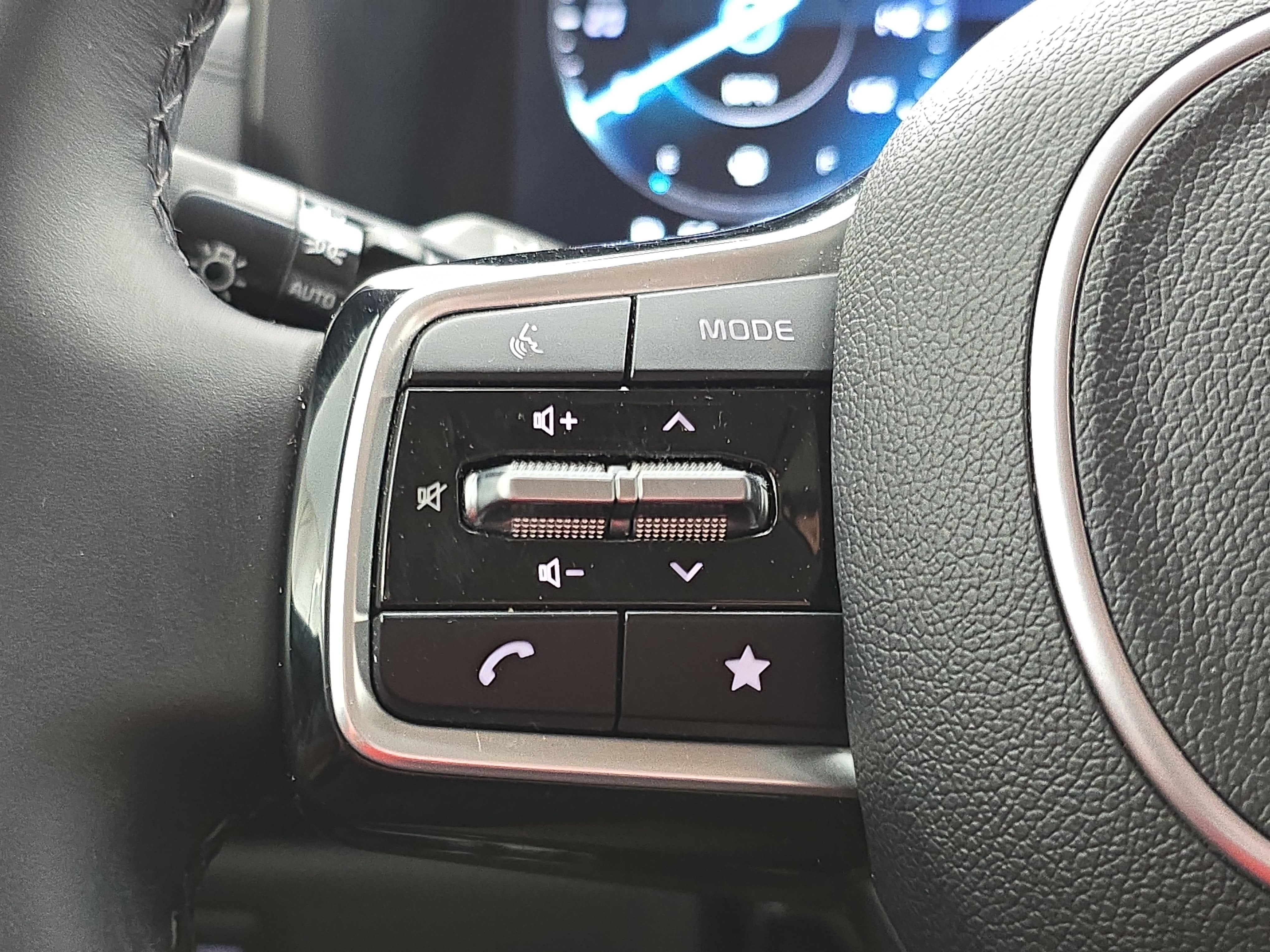 2024 Kia Carnival SX