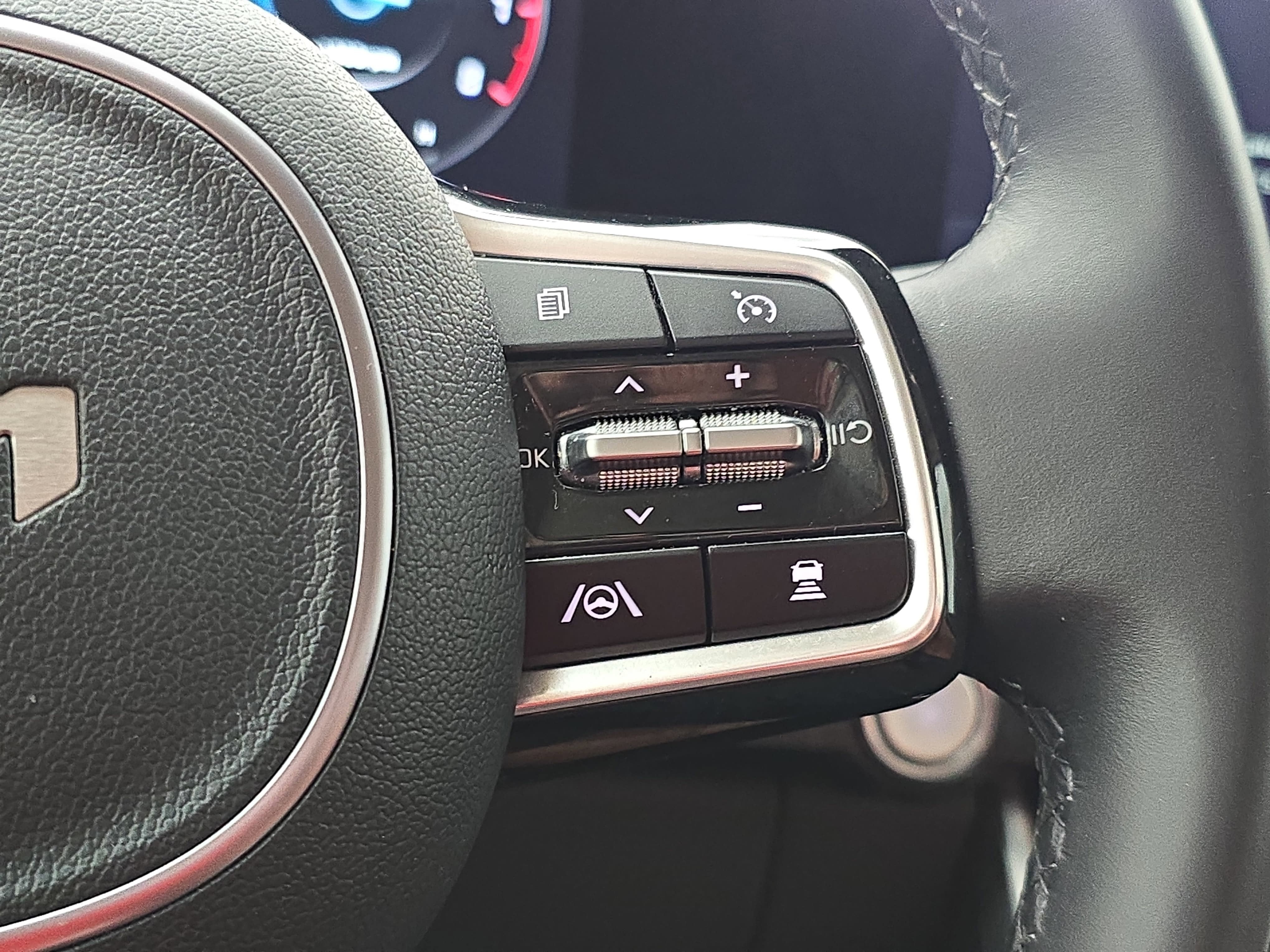 2024 Kia Carnival SX