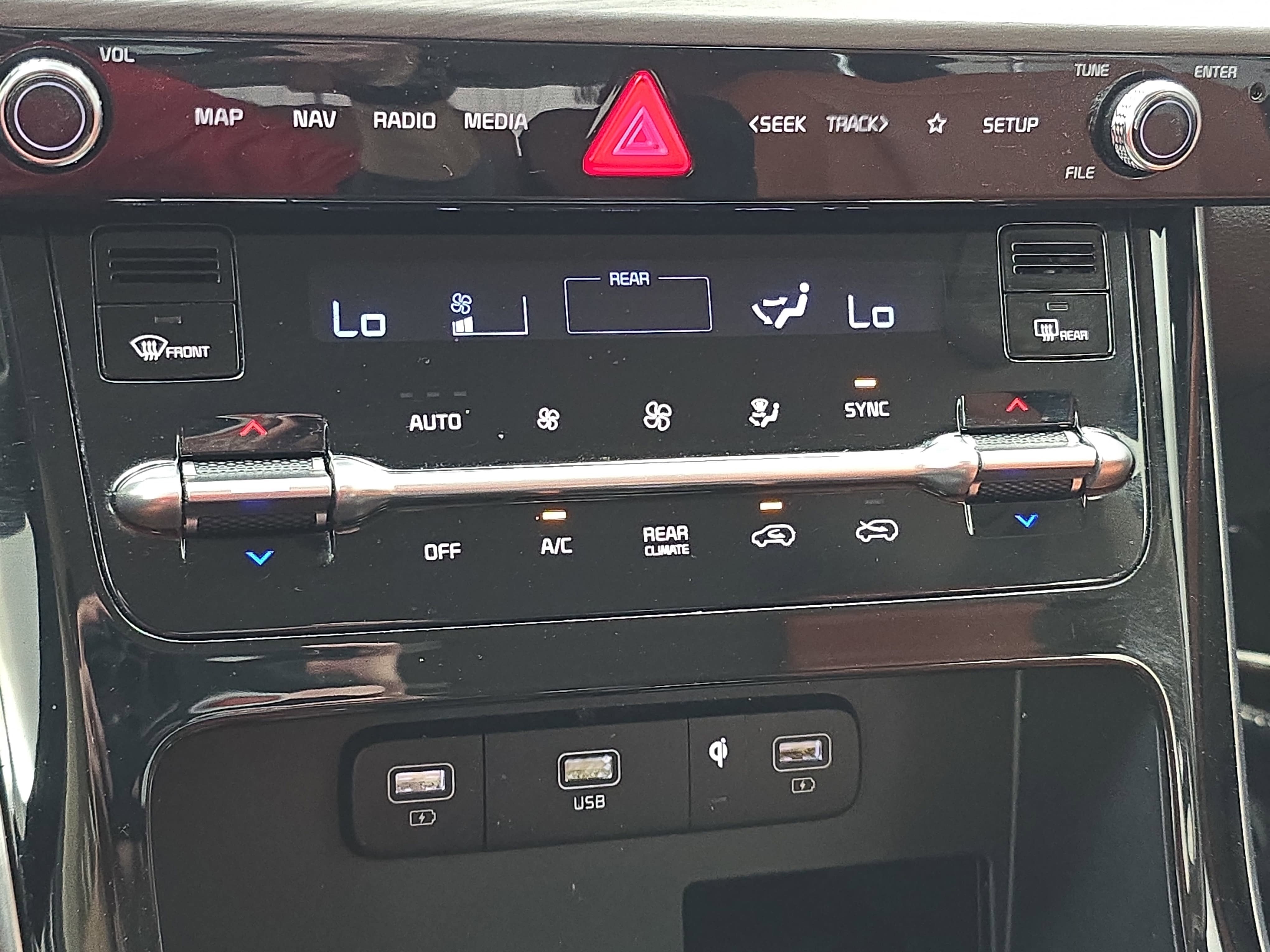 2024 Kia Carnival SX