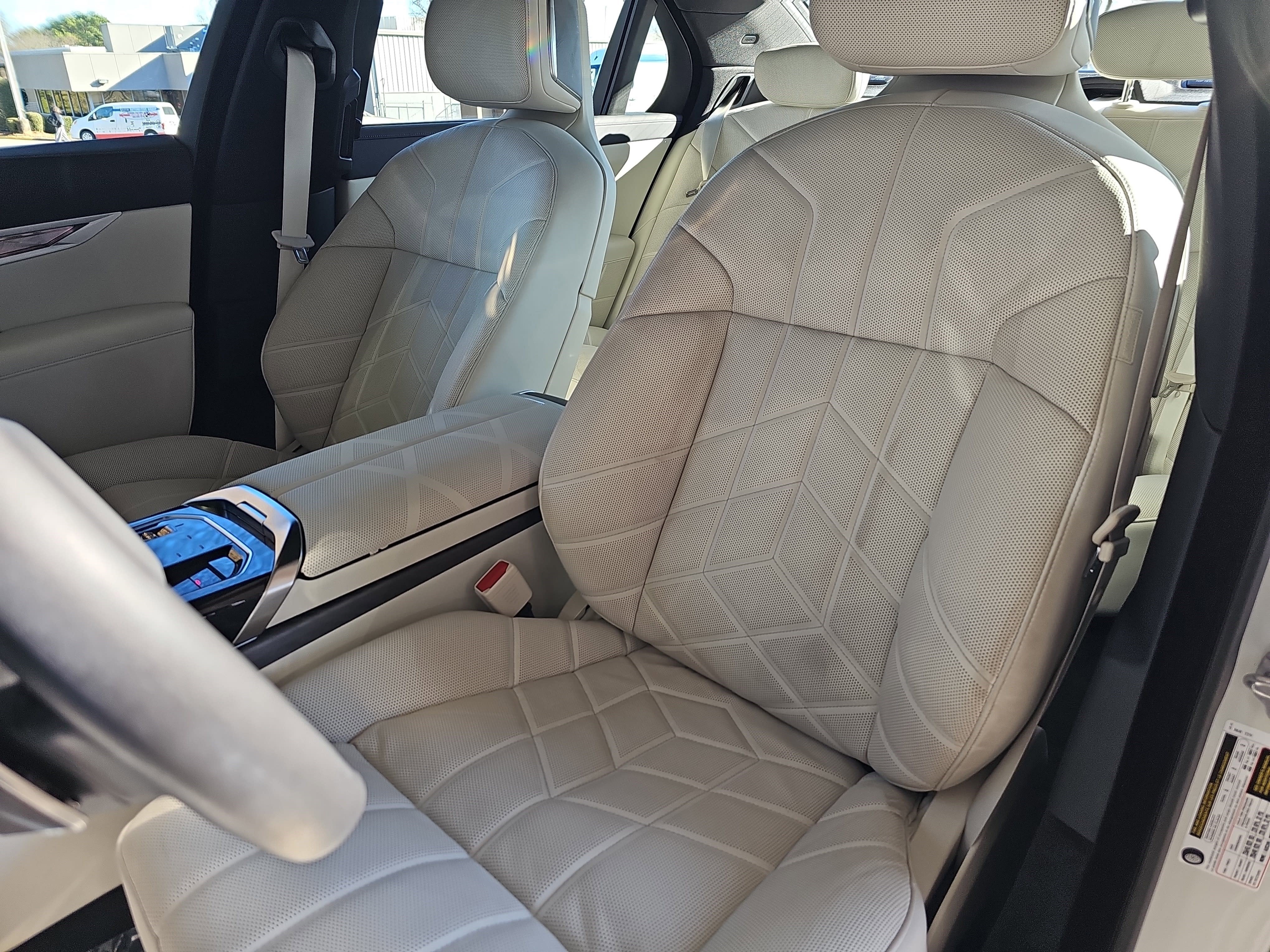 2025 BMW 7 Series 740i