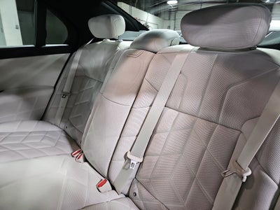 2025 BMW 7 Series 740i