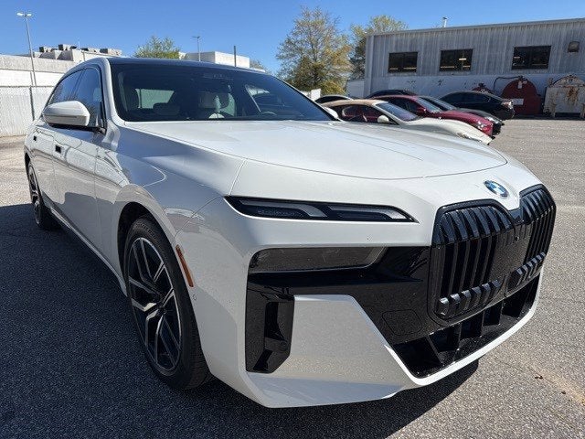 2023 BMW 7 Series 740i