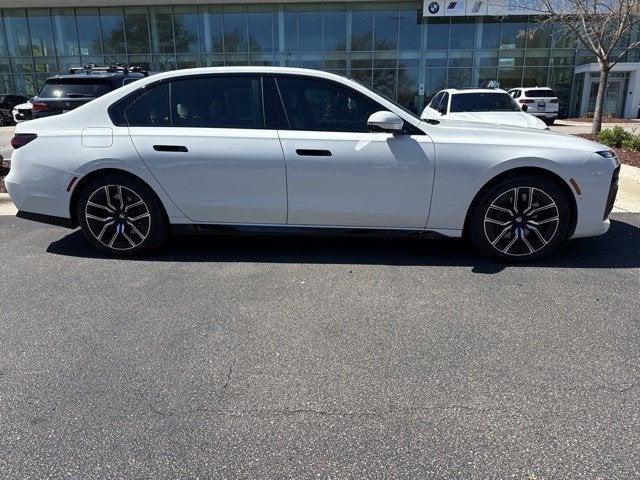 2023 BMW 7 Series 740i