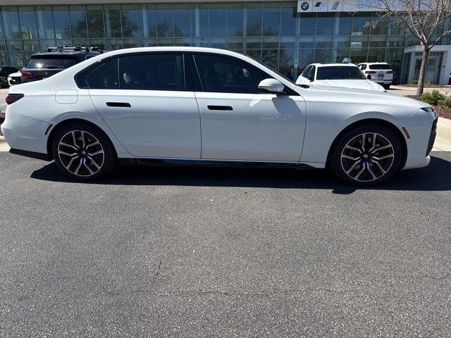 2023 BMW 7 Series 740i
