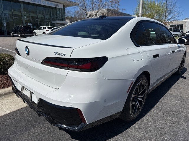 2023 BMW 7 Series 740i
