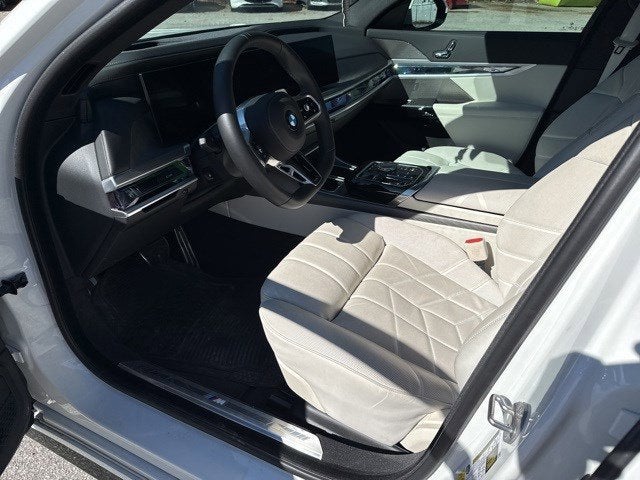 2023 BMW 7 Series 740i