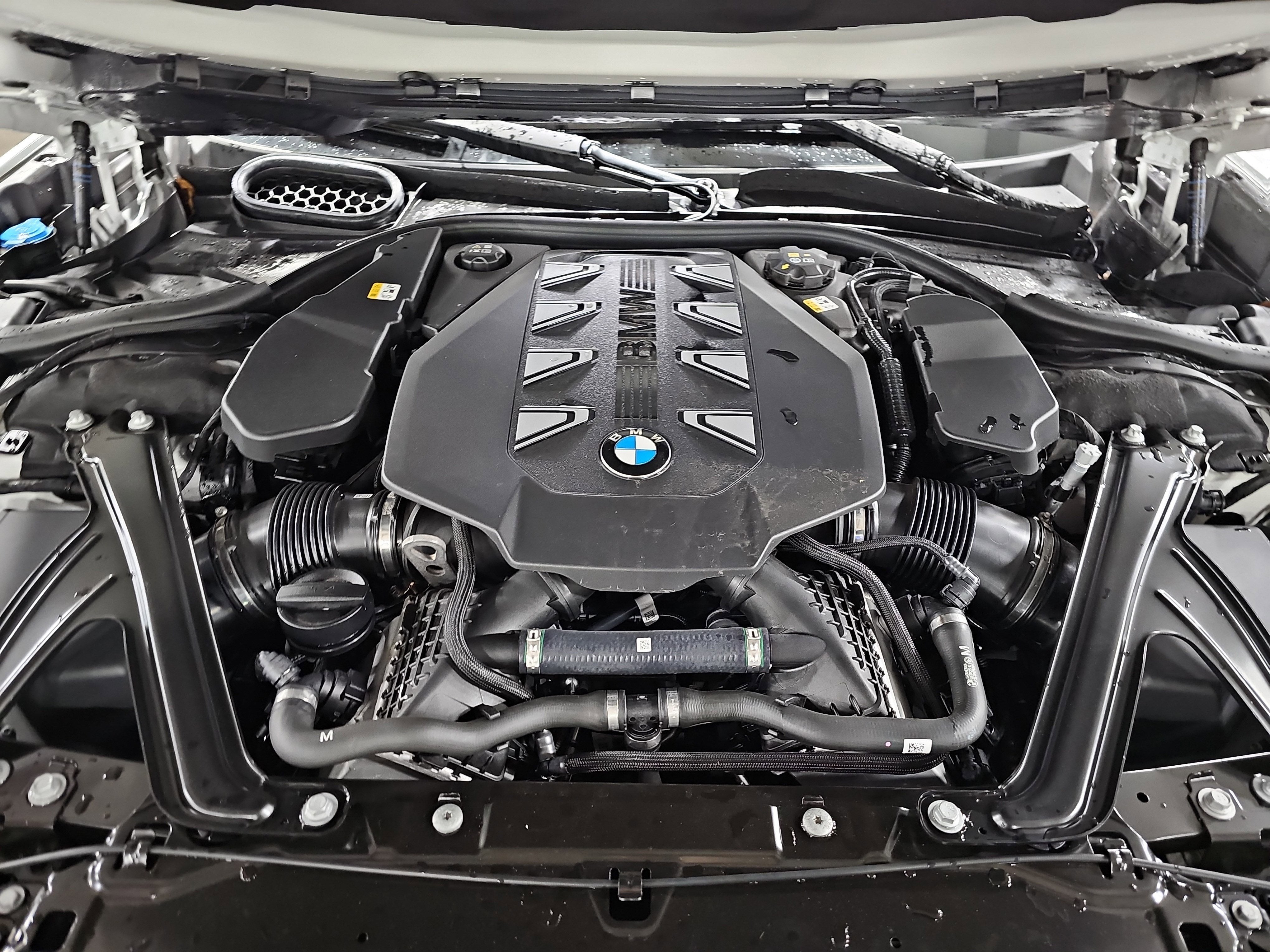2025 BMW 7 Series 760i xDrive