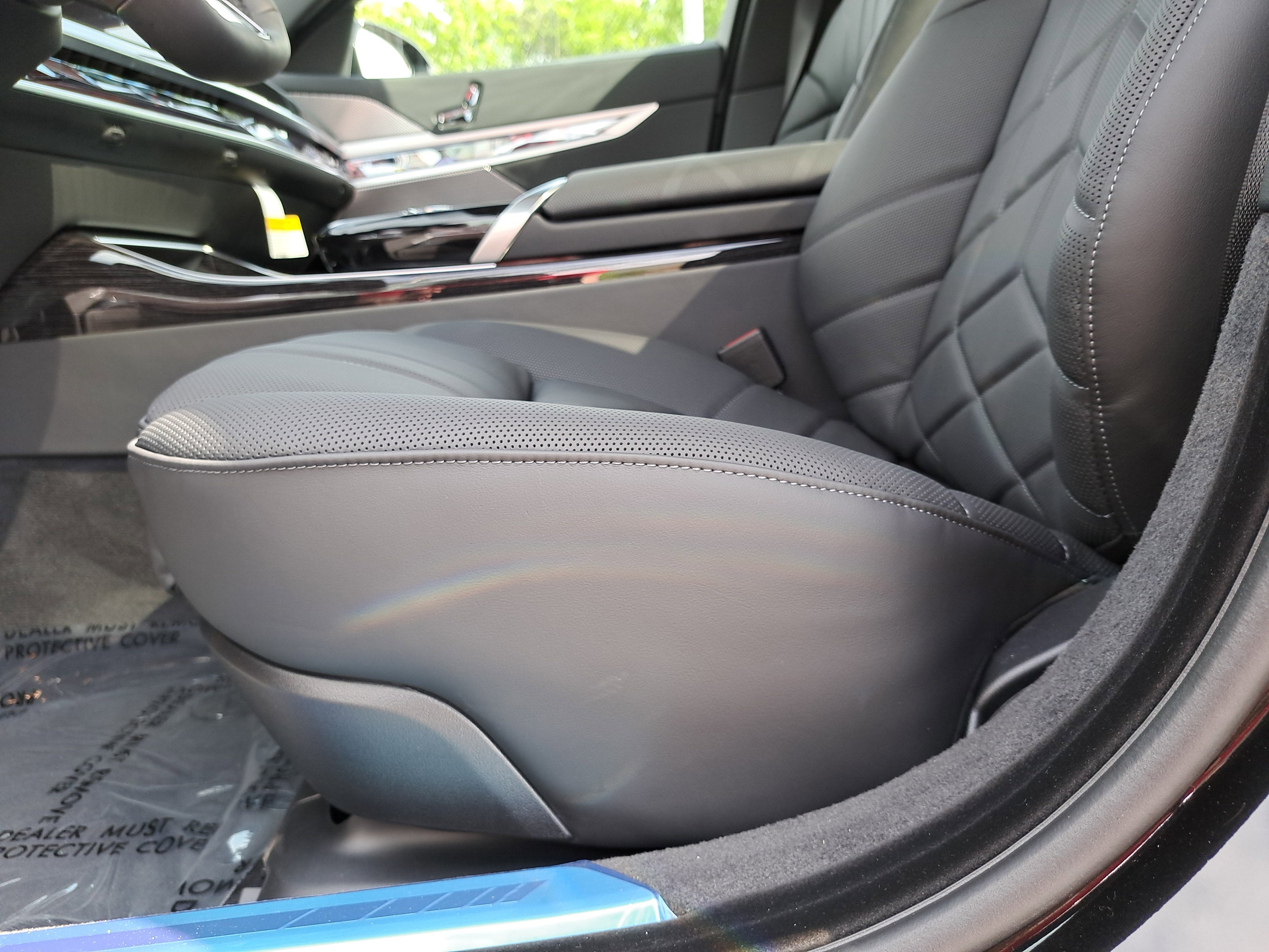 2025 BMW 7 Series 750e xDrive